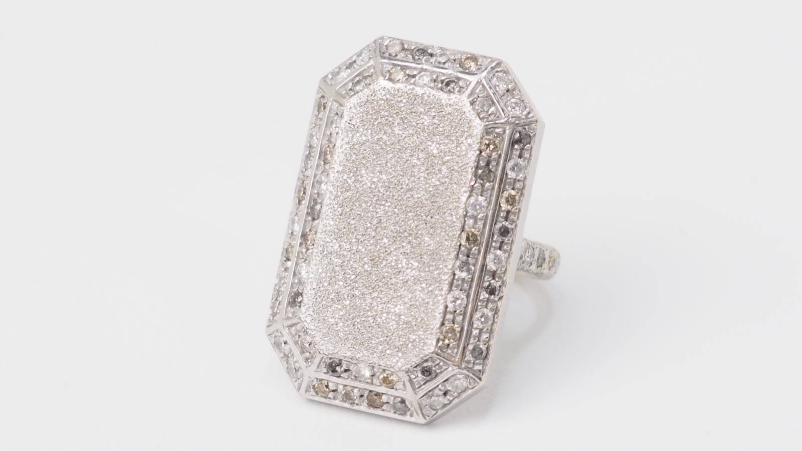 Bague Carolina BUCCI en or blanc et diamants