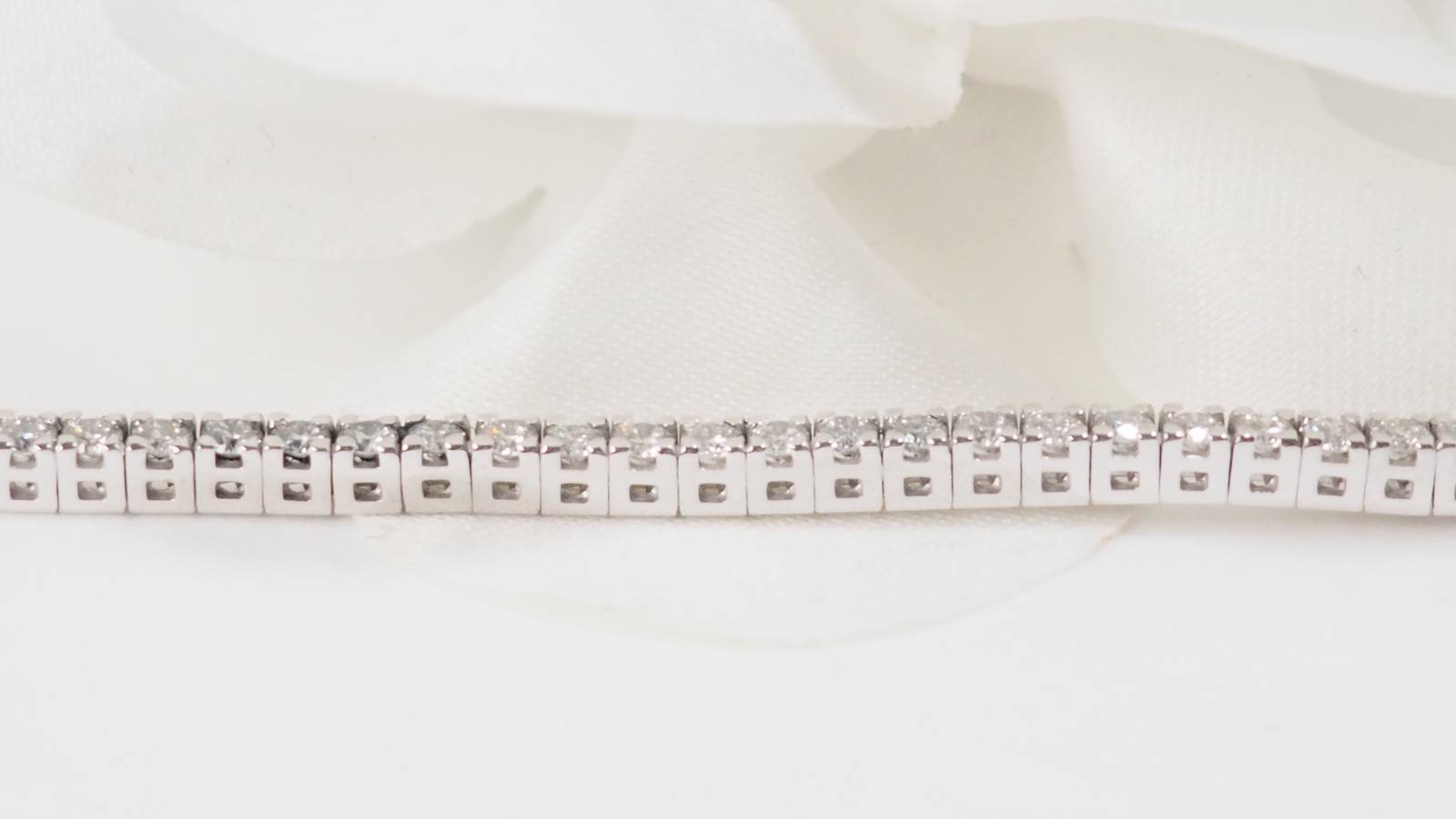 Bracelet rivière en or blanc et diamants 2,50cts