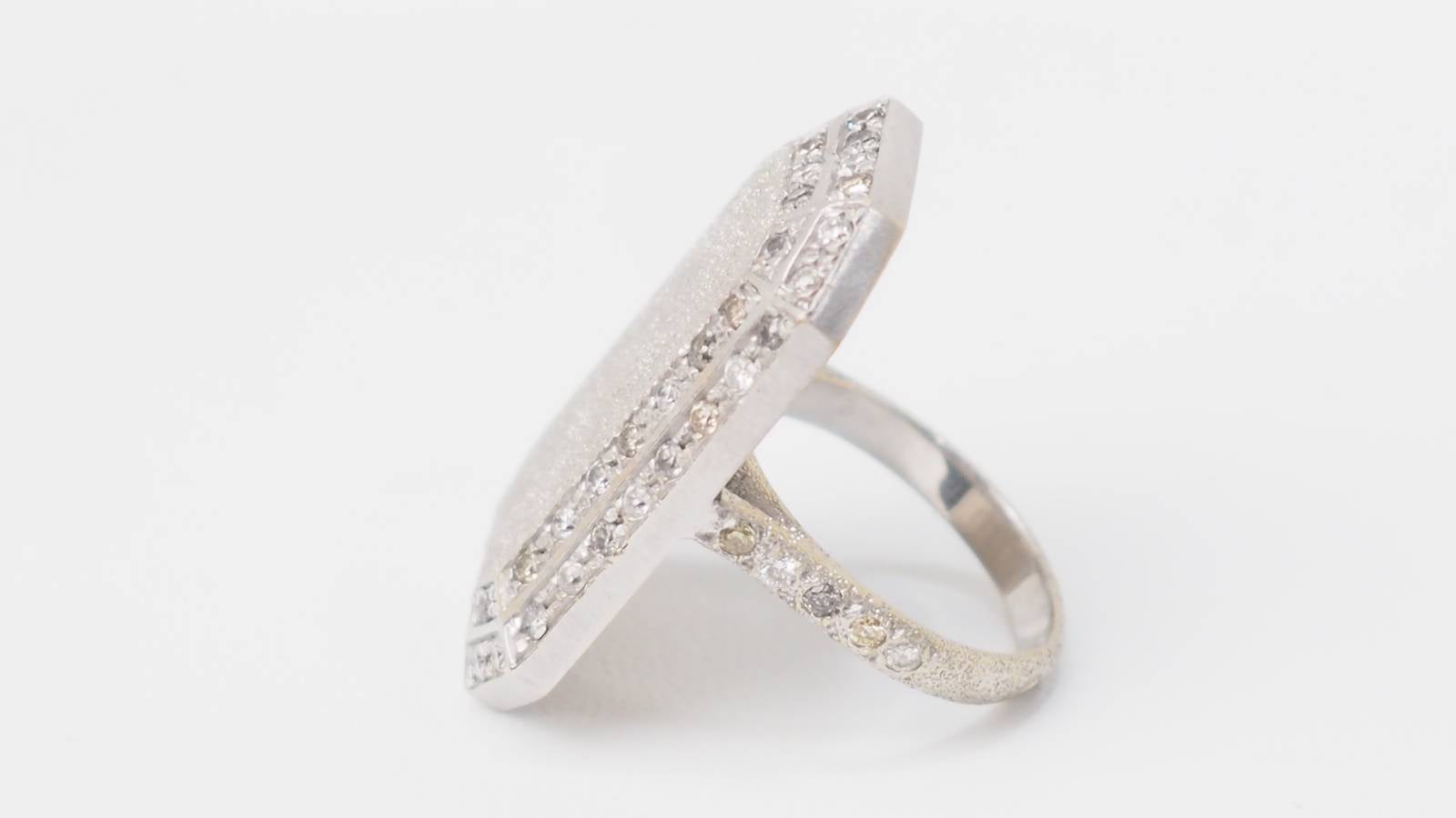 Bague Carolina BUCCI en or blanc et diamants