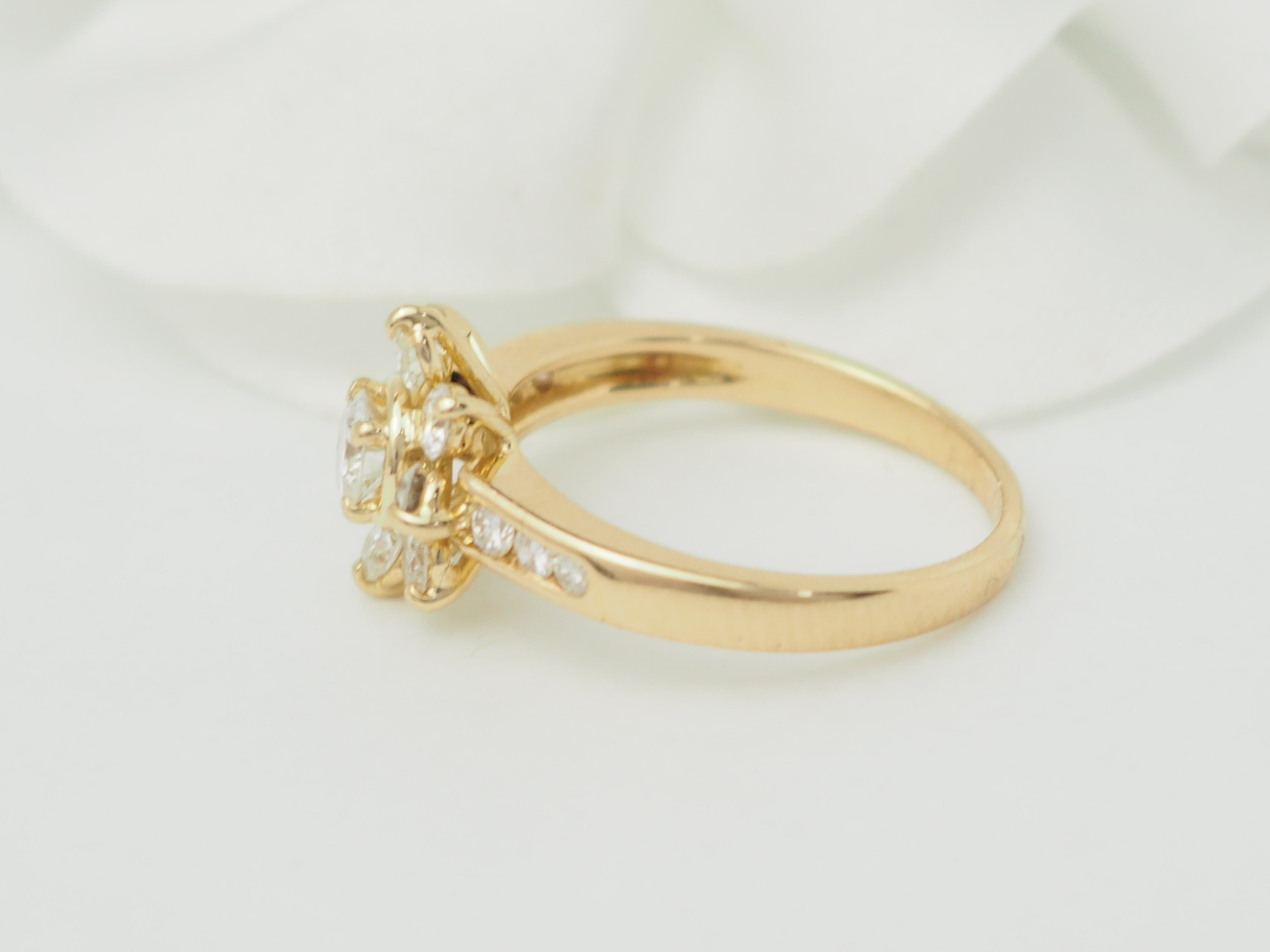 Bague marguerite en or jaune et diamants