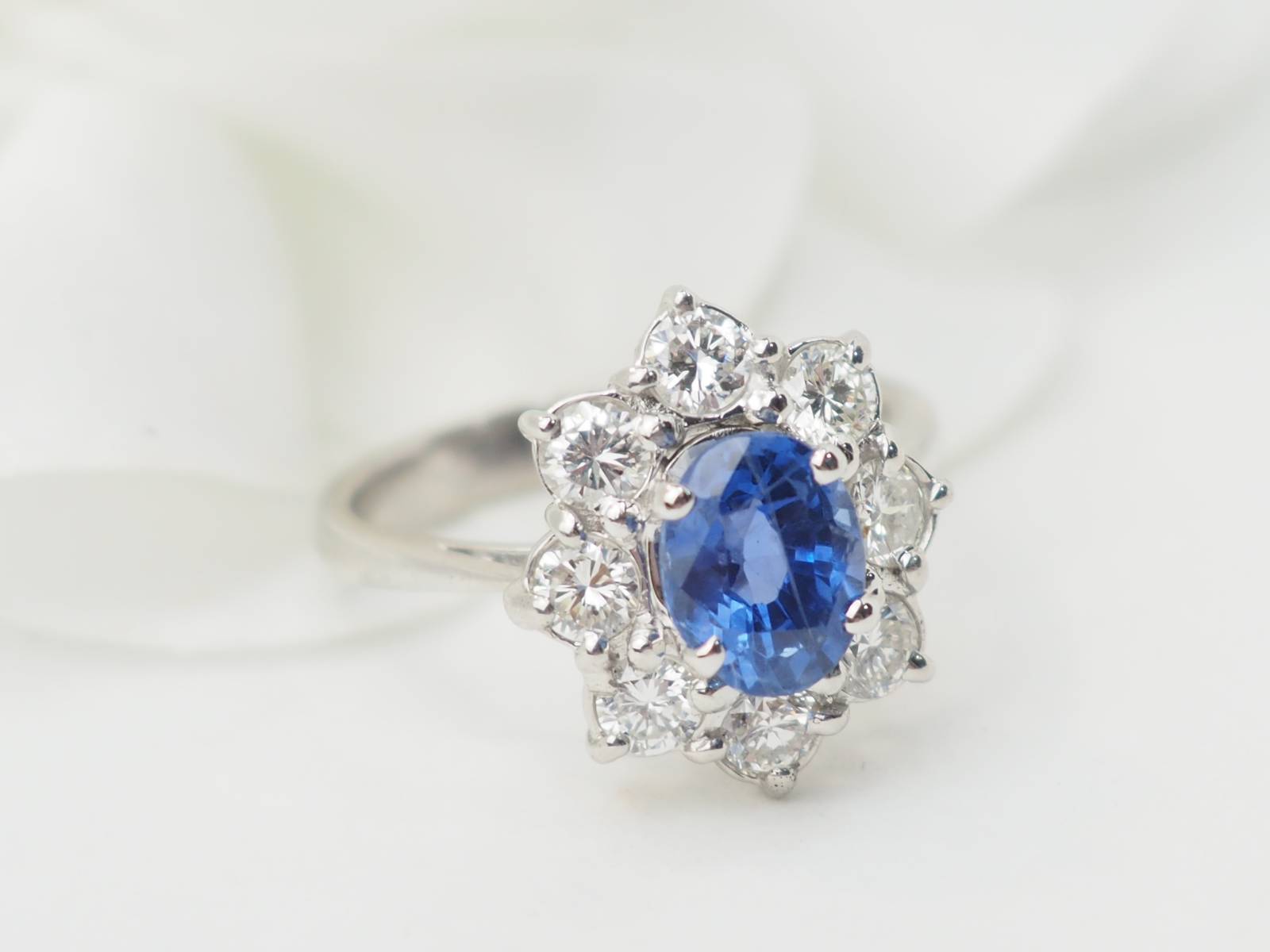 Collier rivière diamants en or blanc.