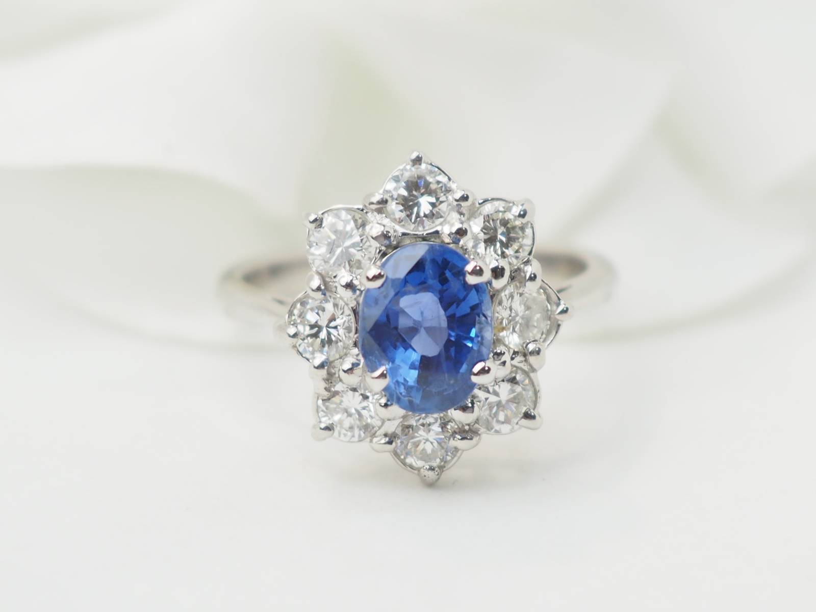 Collier rivière diamants en or blanc.