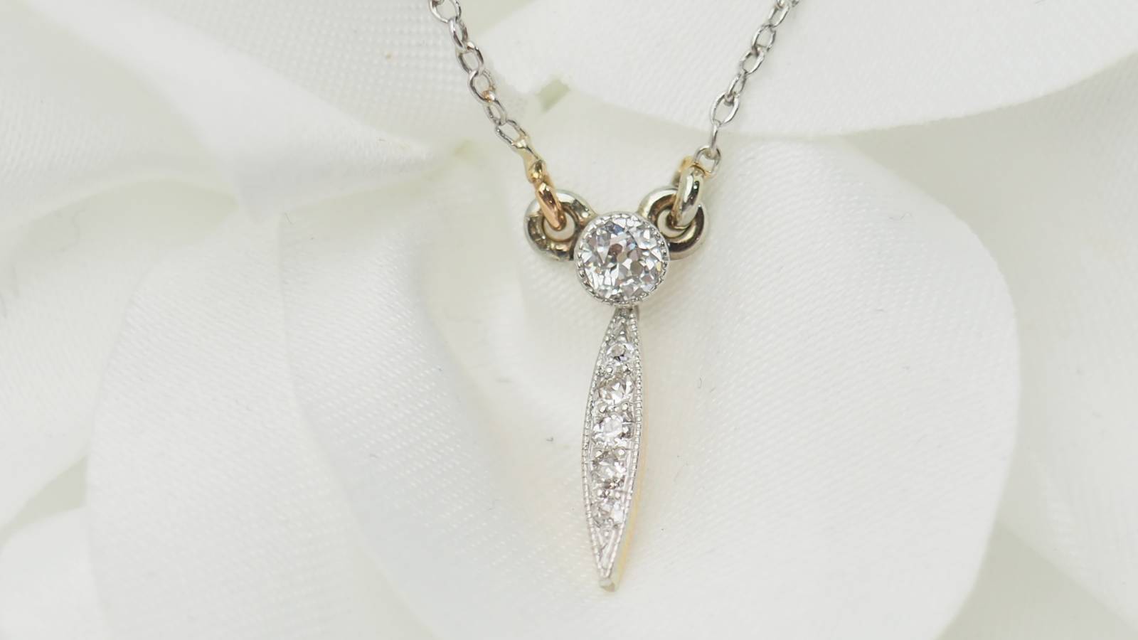 Collier ancien en or platine et diamants