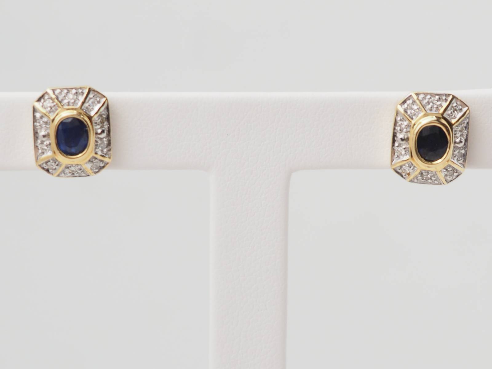 Boucles d'oreilles en or jaune, saphirs et diamants