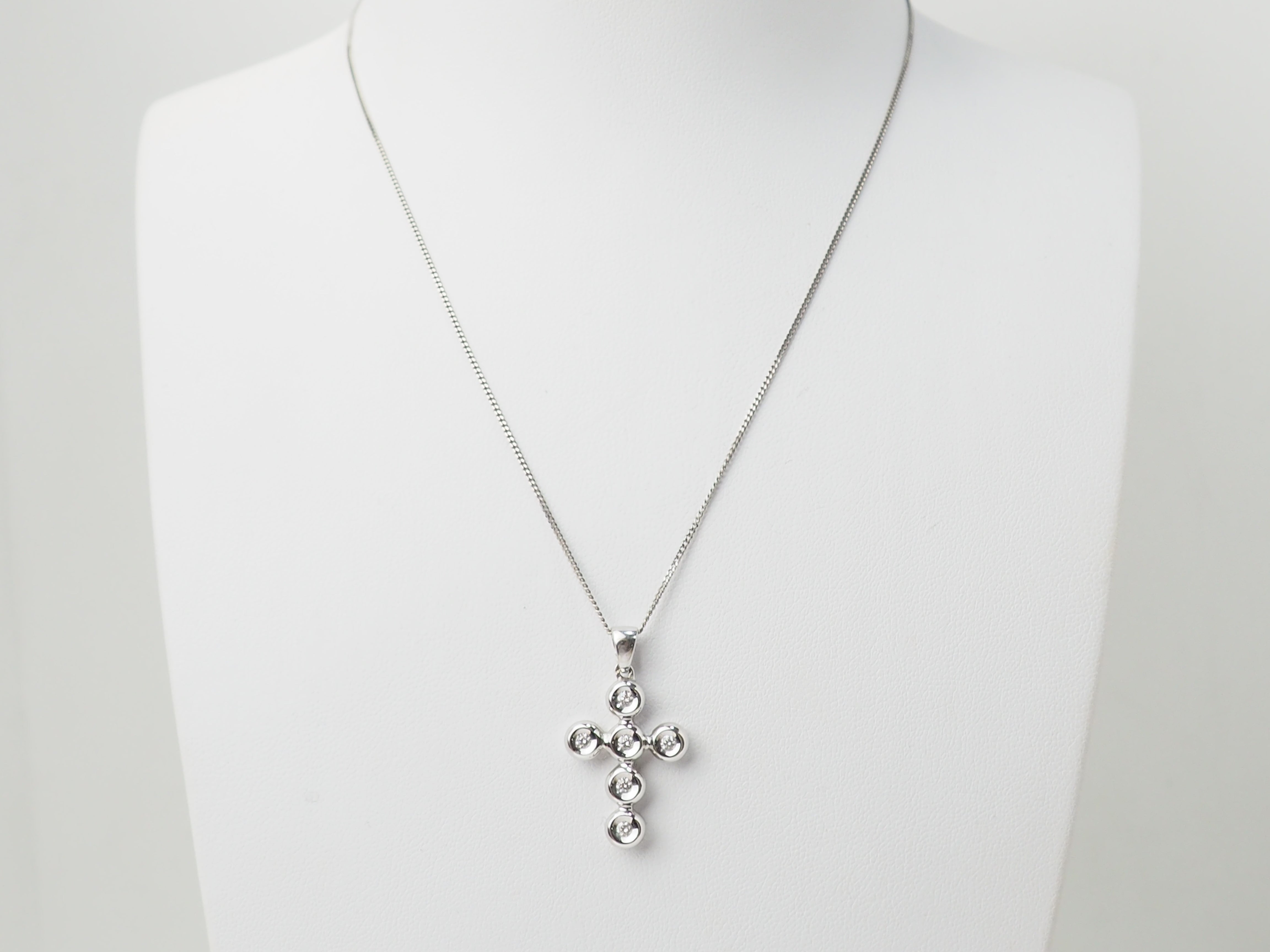 collier croix en or blanc et diamants