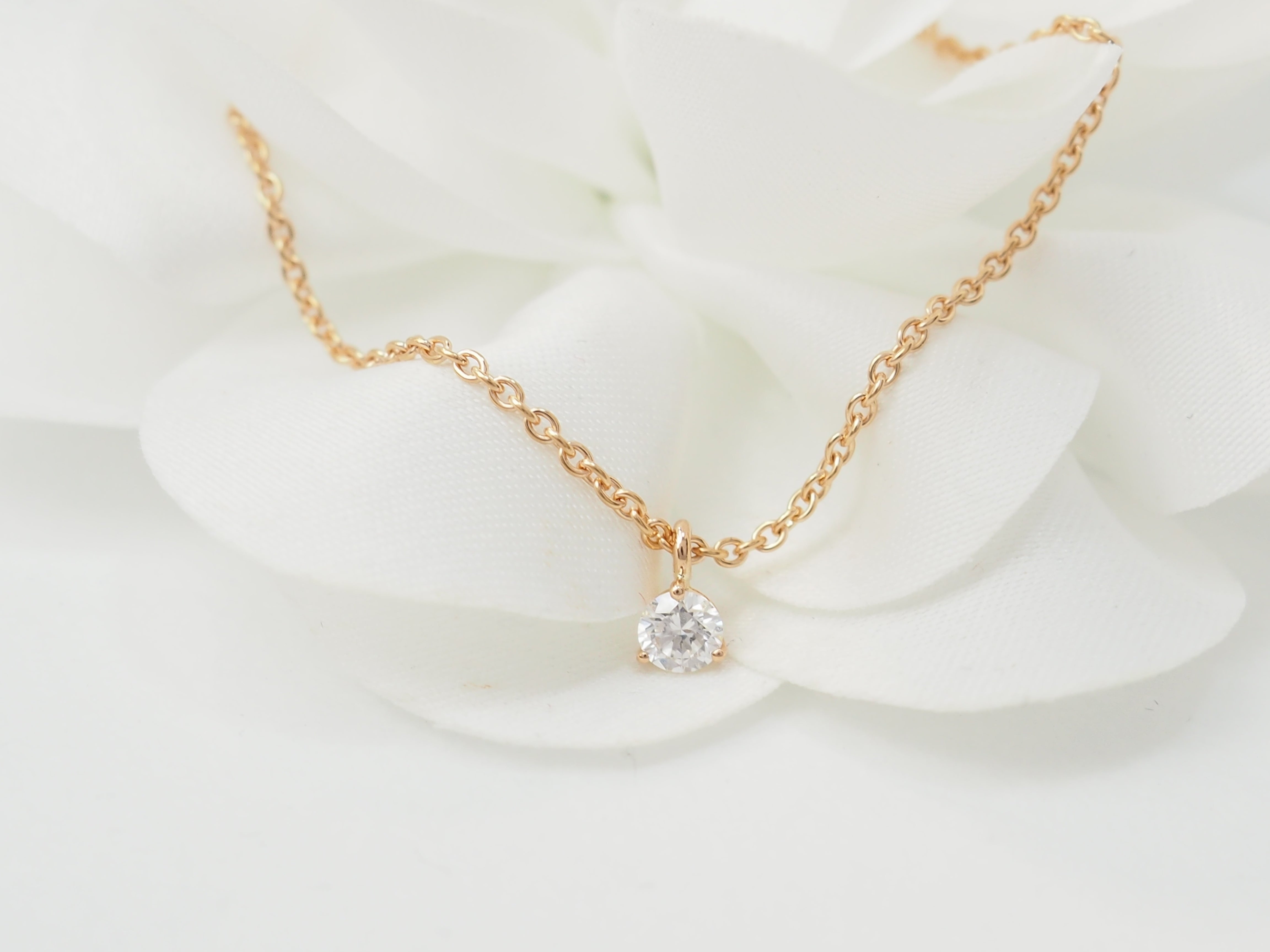 collier solitaire en or rose et diamant