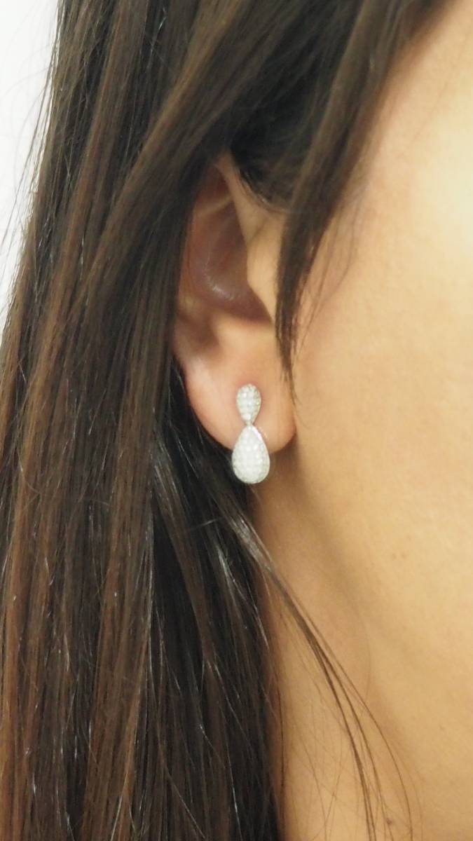 Pendants d'oreilles en or blanc et diamants