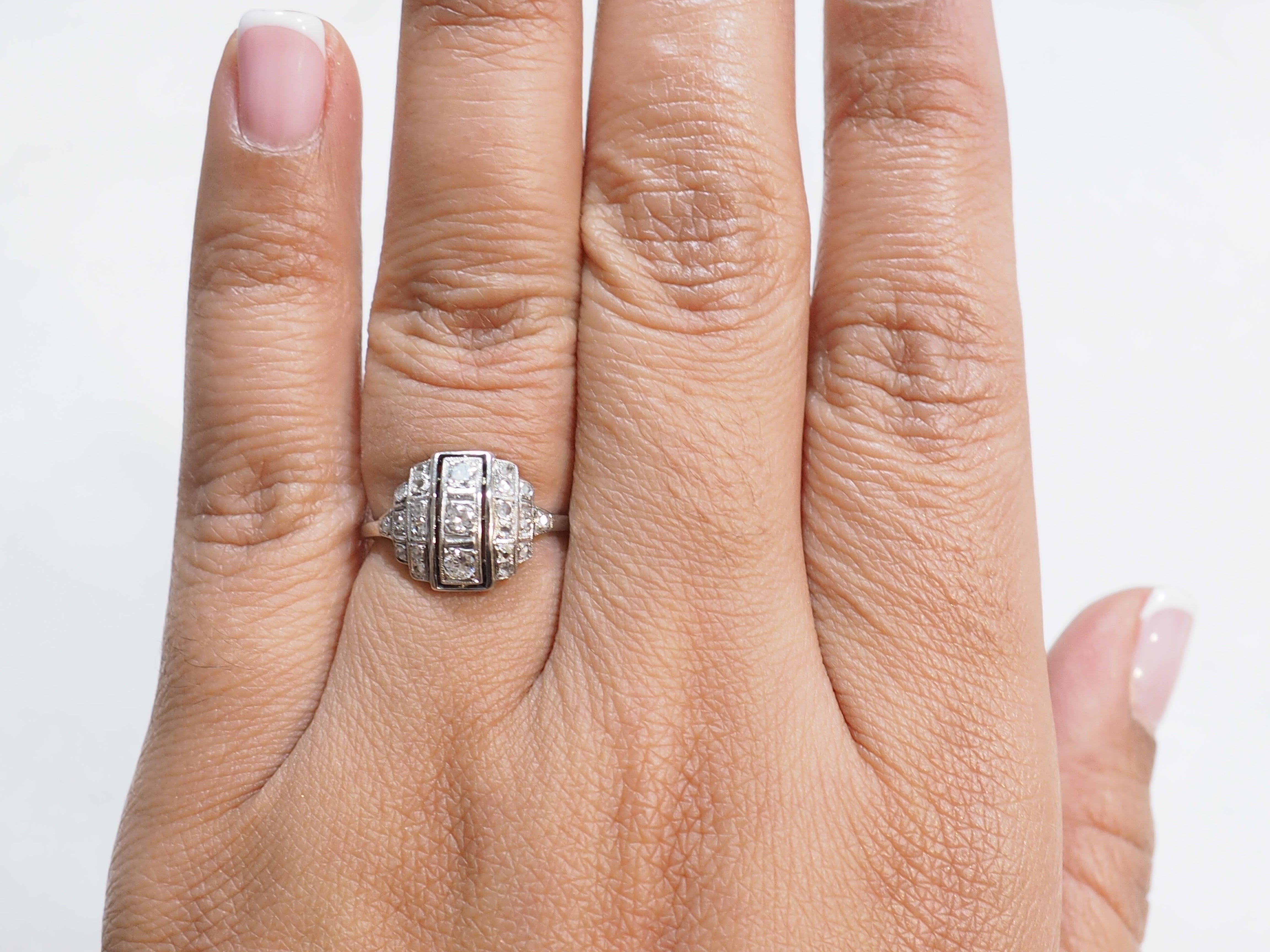 Bague Art Déco en or blanc, platine et diamants