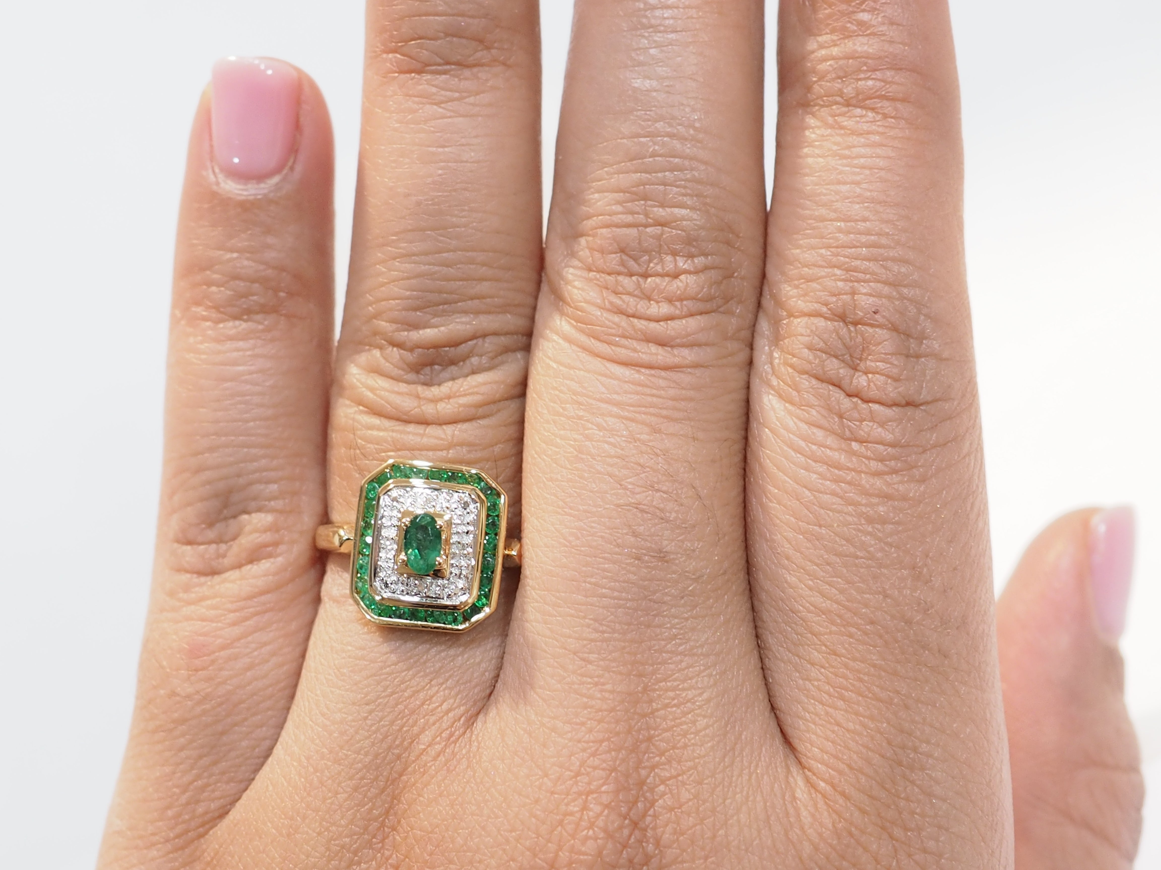 Bague en or jaune, émeraude et diamants