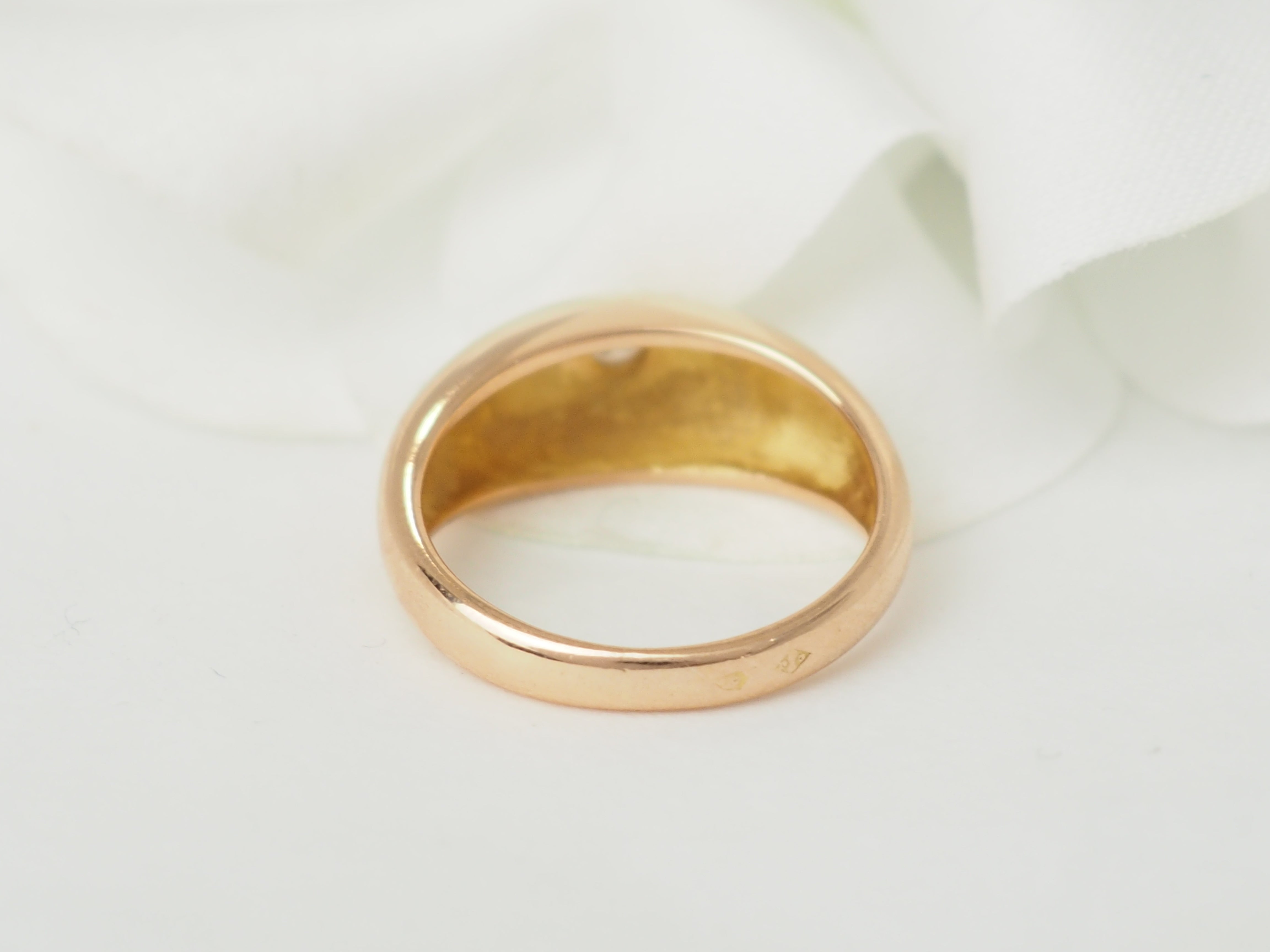 Bague jonc en or jaune et diamant