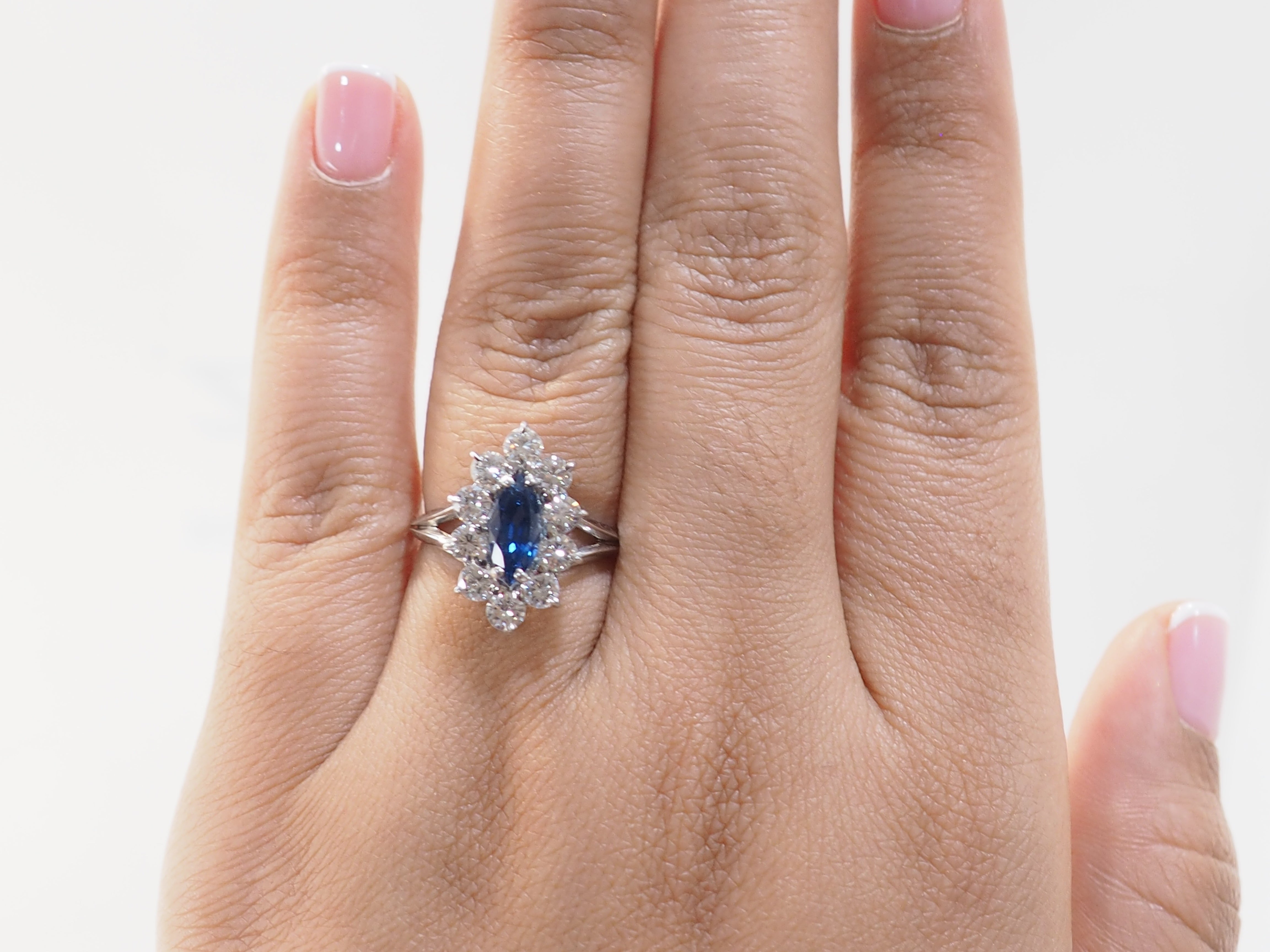 Bague marquise en or blanc, saphir et diamants