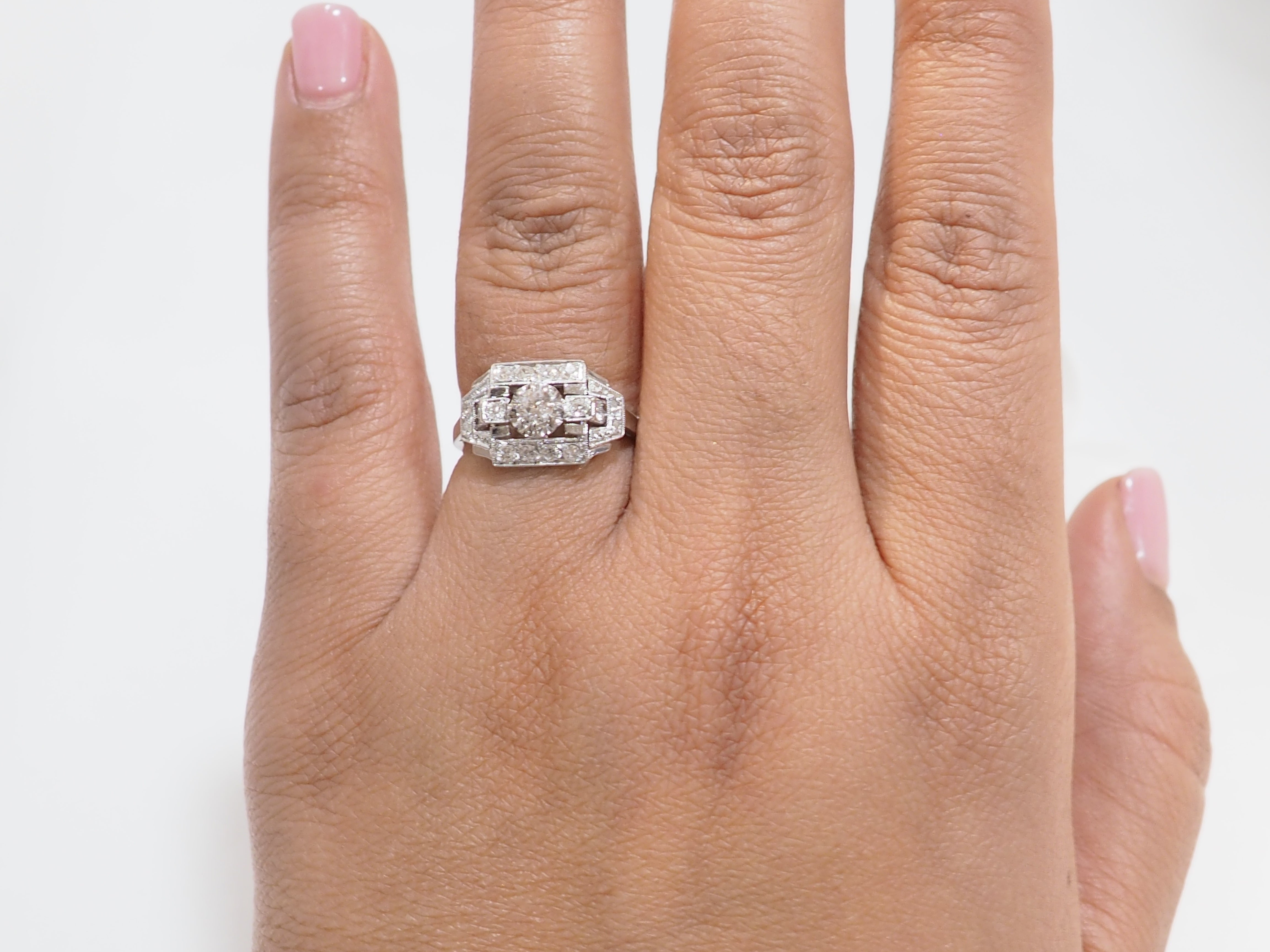 Bague Art Déco en platine et diamants