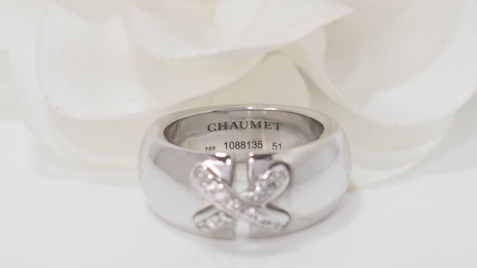 Bague Chaumet double Liens en or blanc et diamants