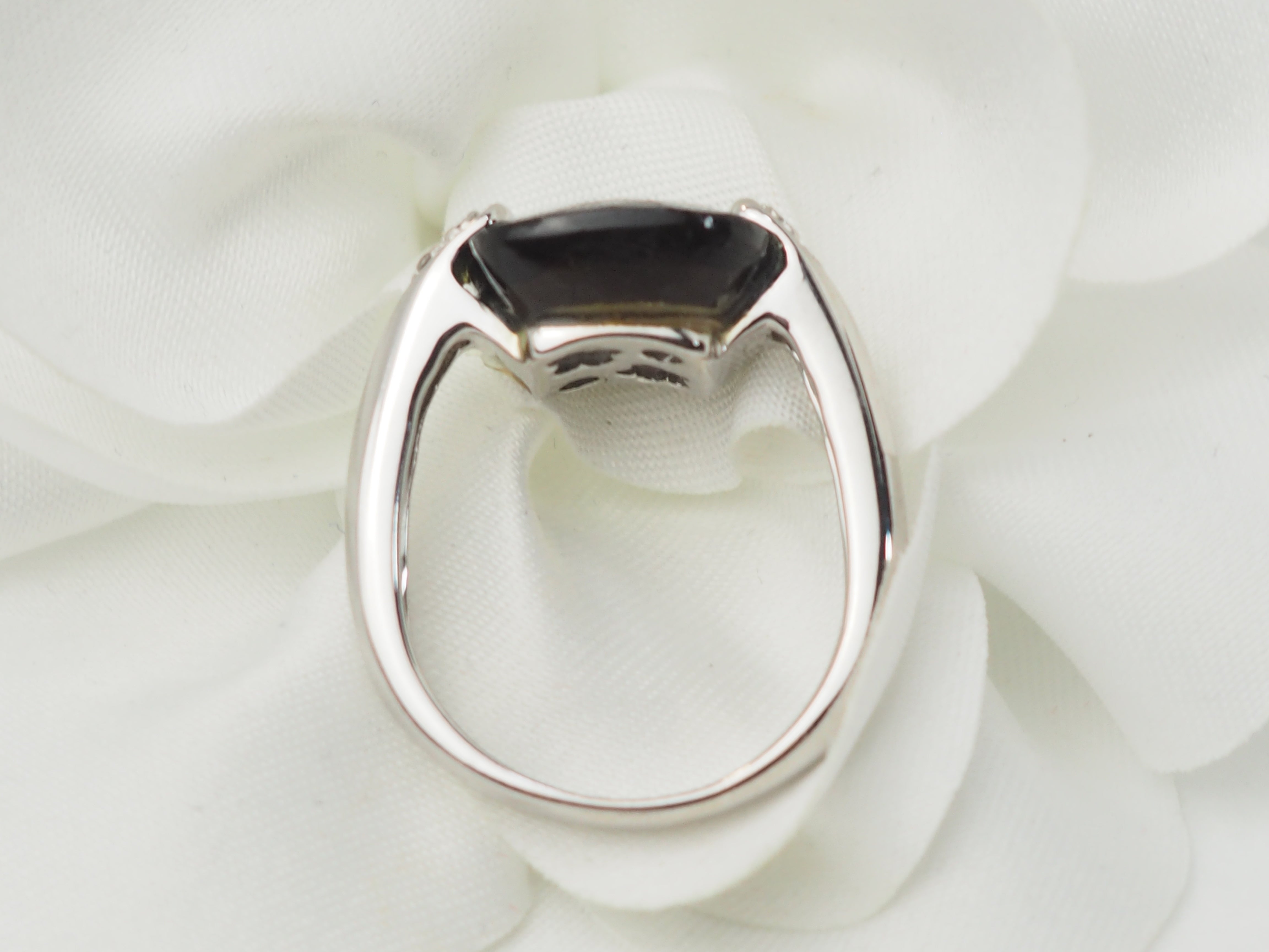 Bague en or blanc, quartz fumé et diamants