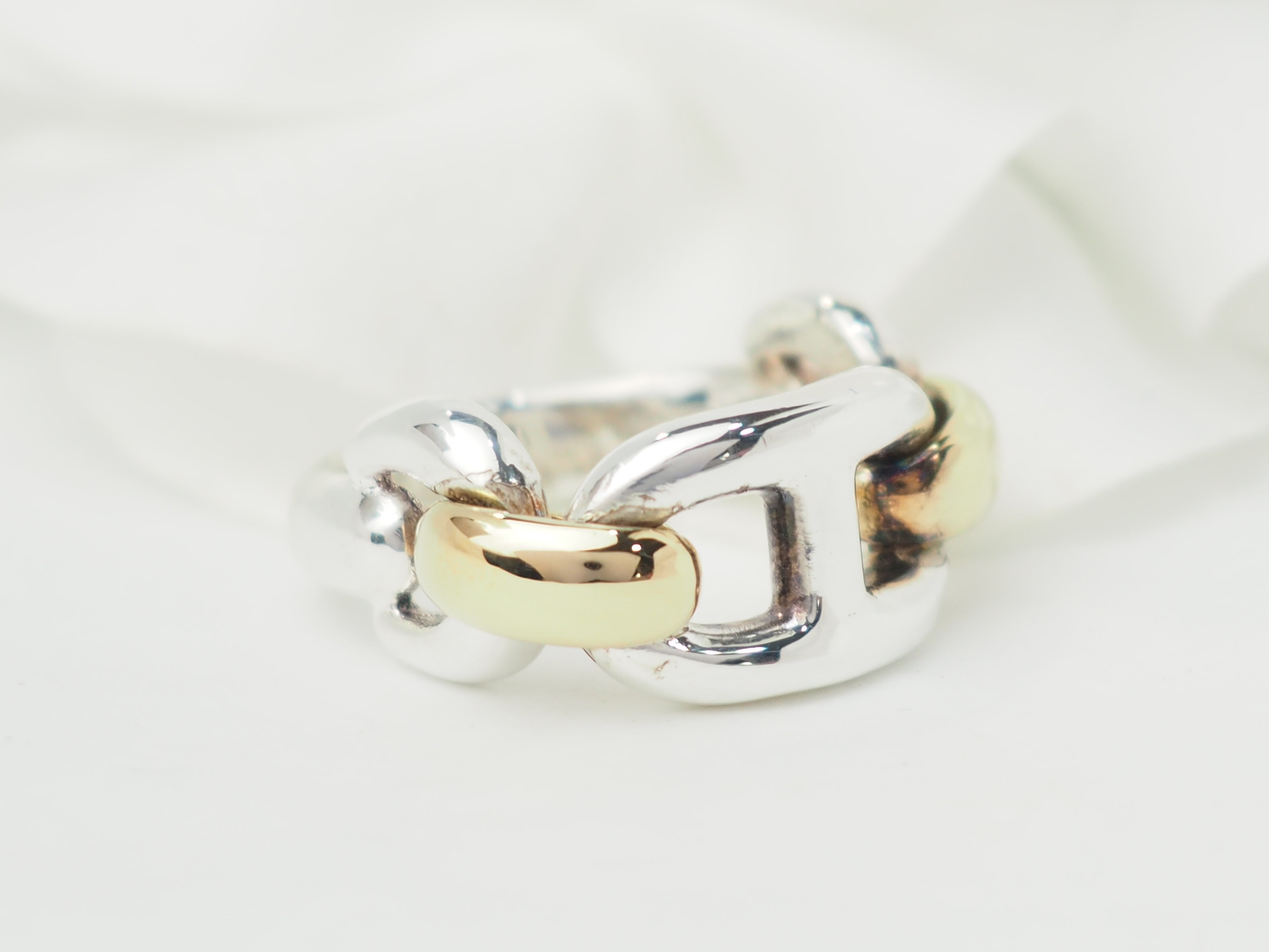 Alliance Boucheron "Quatre Radiant Edition" or blanc.