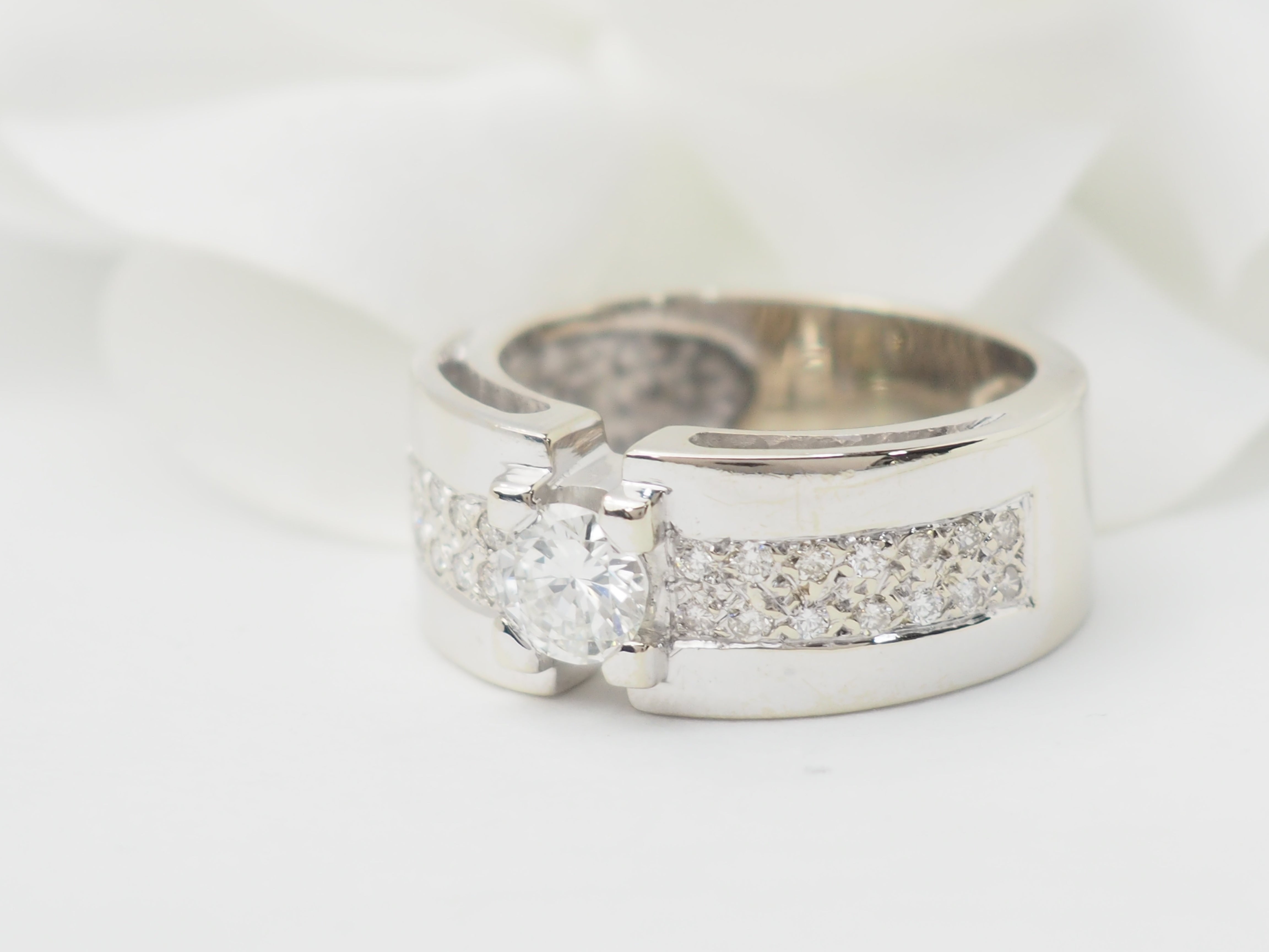 Bague solitaire en or blanc et diamant 0.55ct