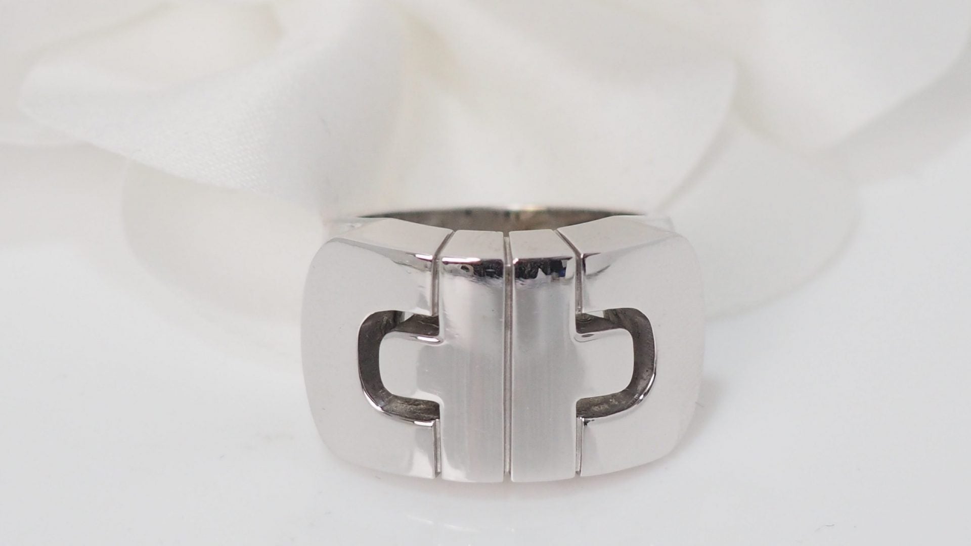 Bulgari, bague Parentesi Or blanc