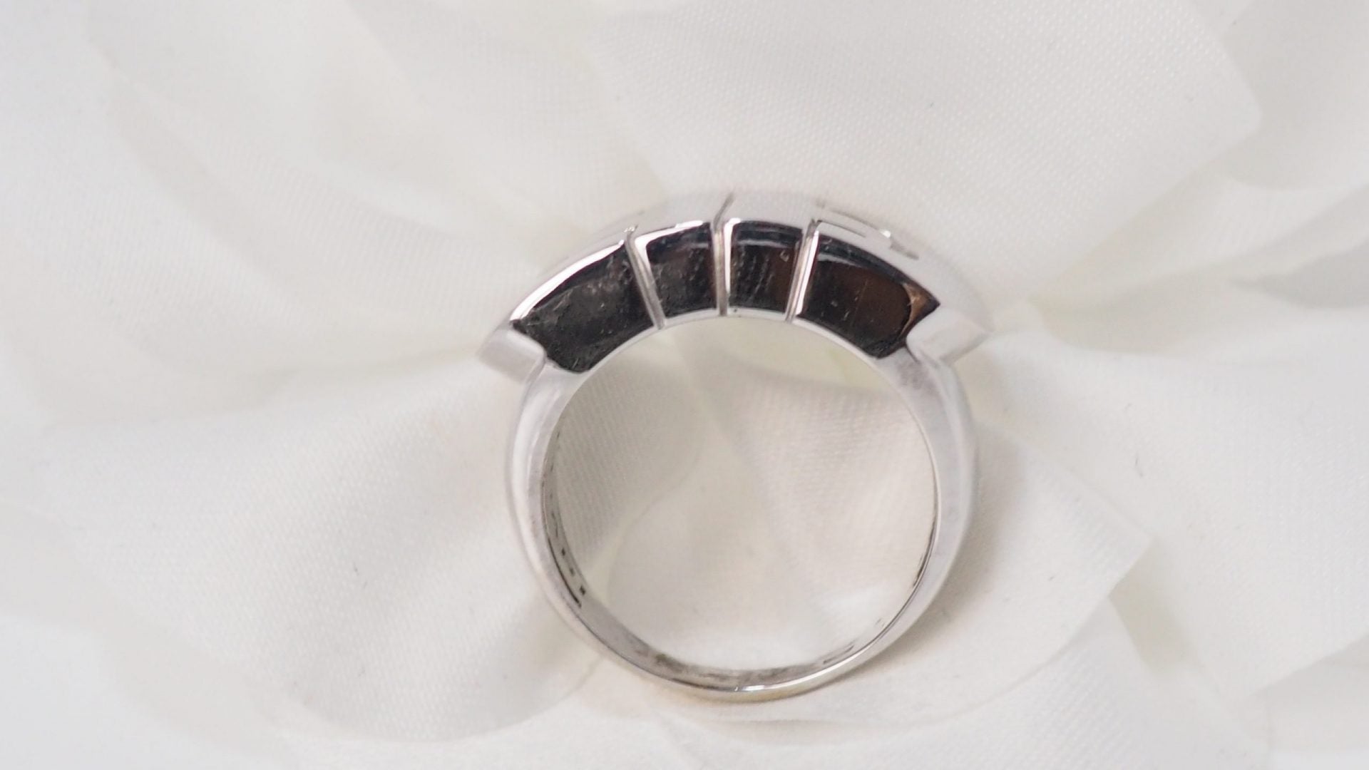 Bulgari, Parentesi ring White gold