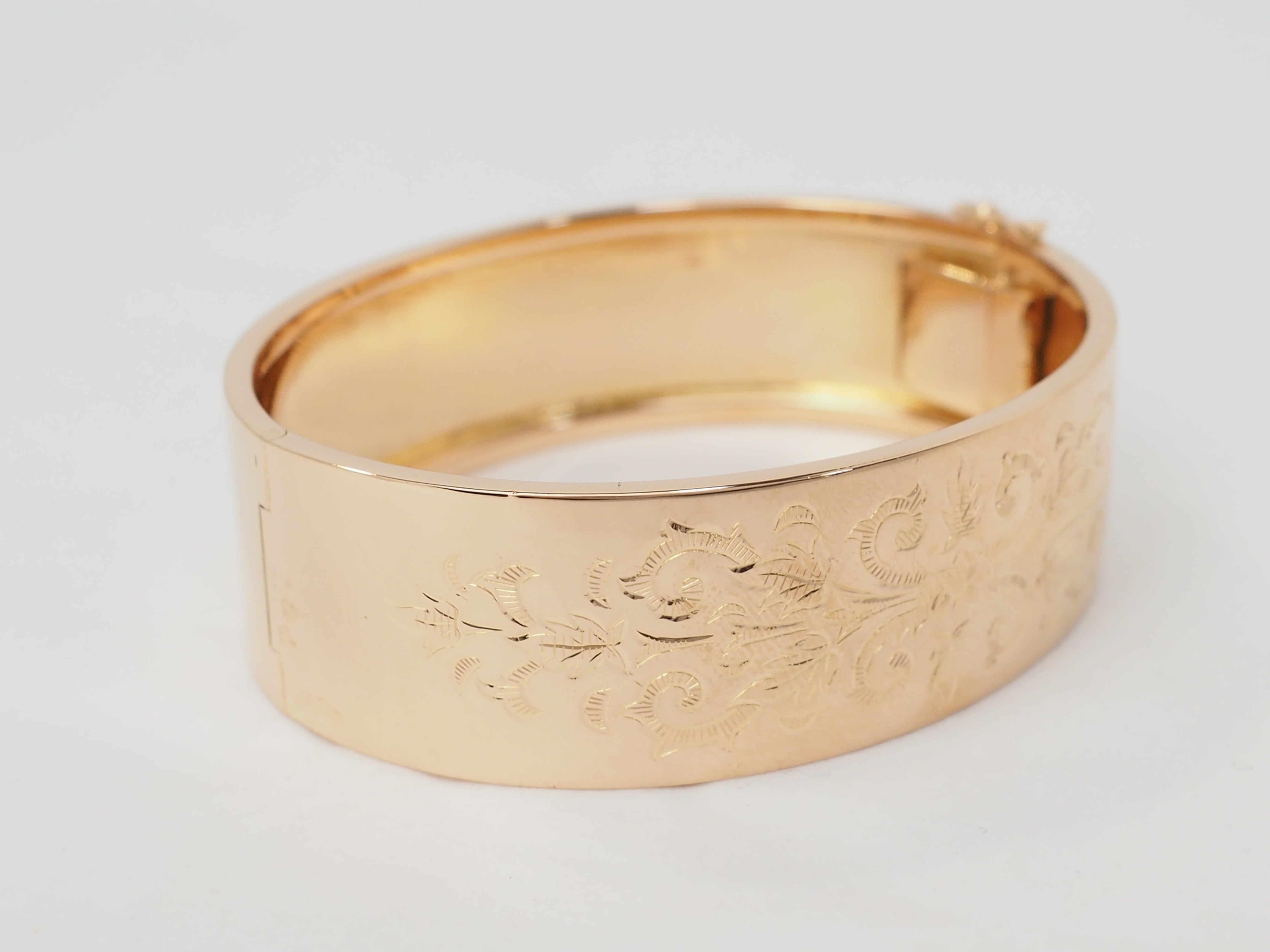 Bracelet ancien à décor floral en or rose