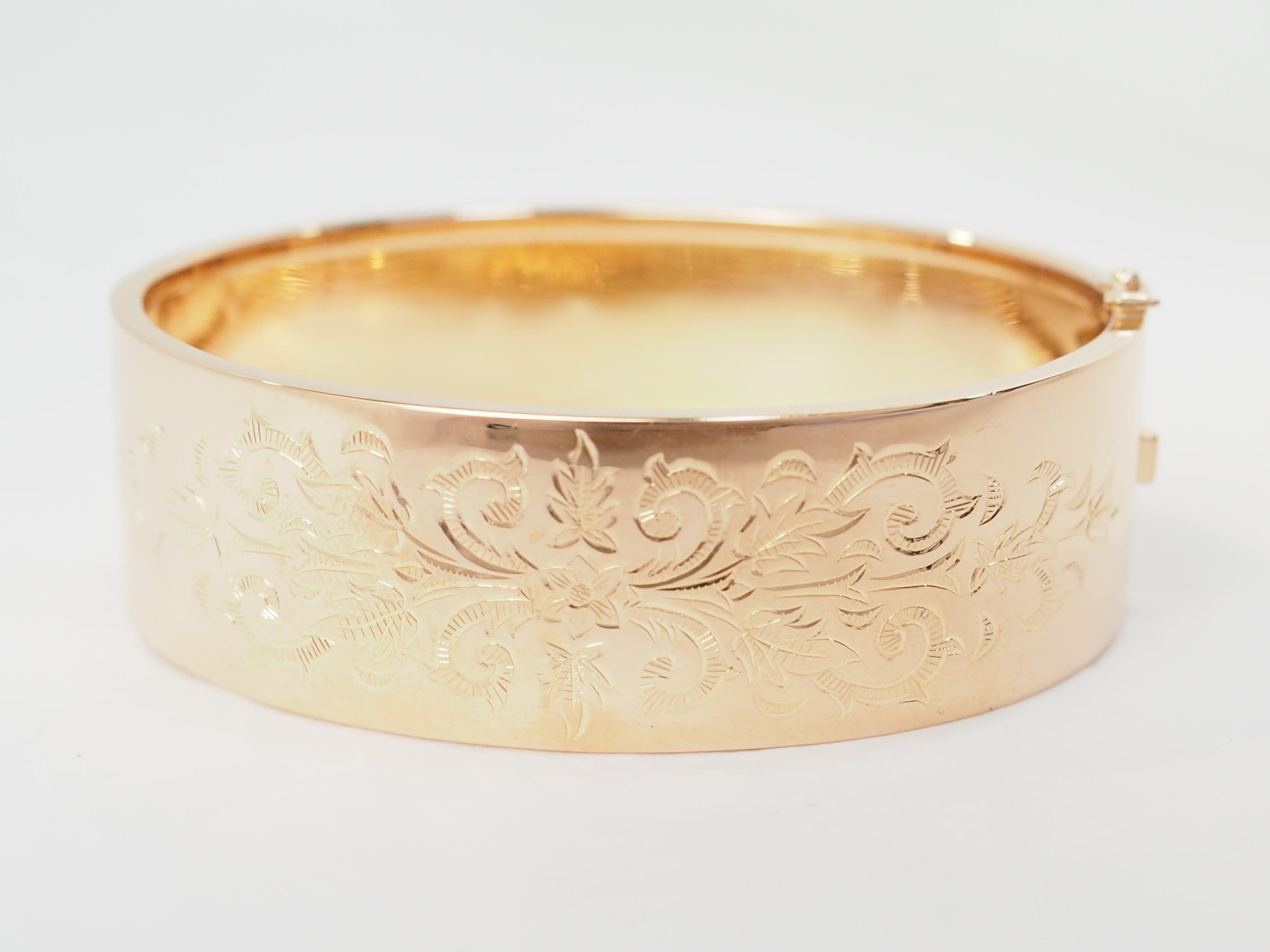 Bracelet ancien à décor floral en or rose