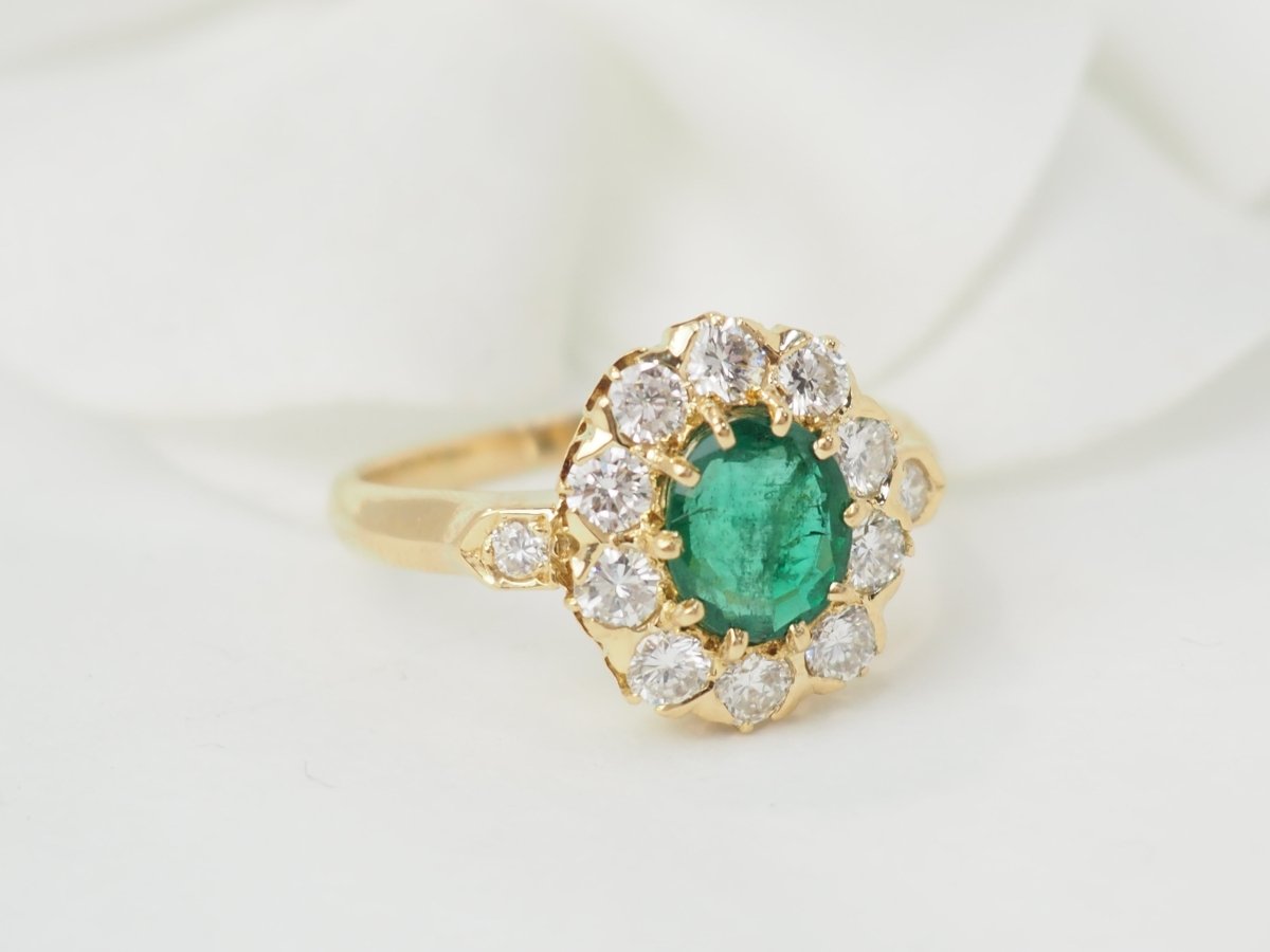 Bague marguerite en or jaune, emeraude et diamants - Maison Eloe