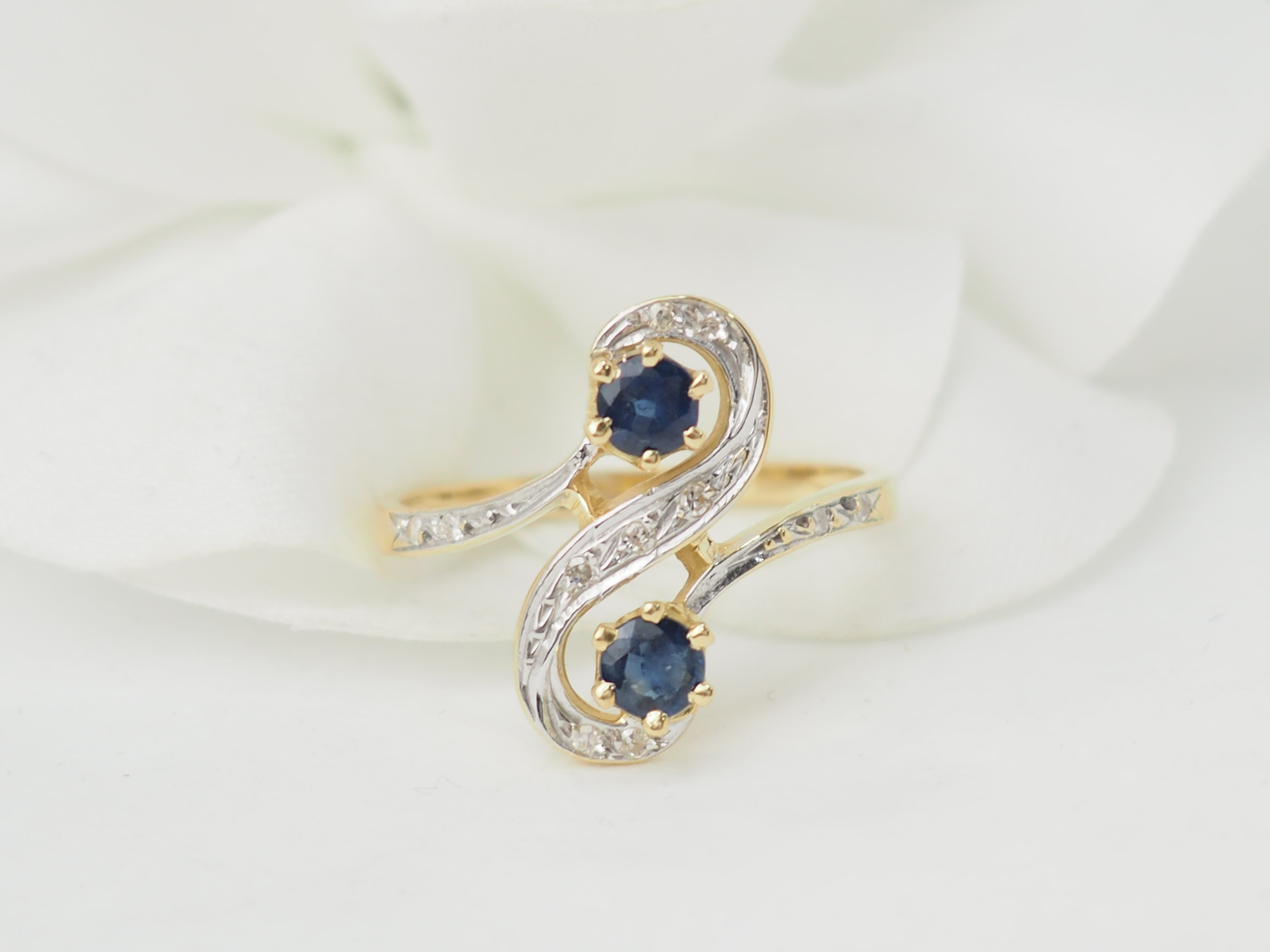 Bague Toi et Moi en or bicolore, saphirs et diamants