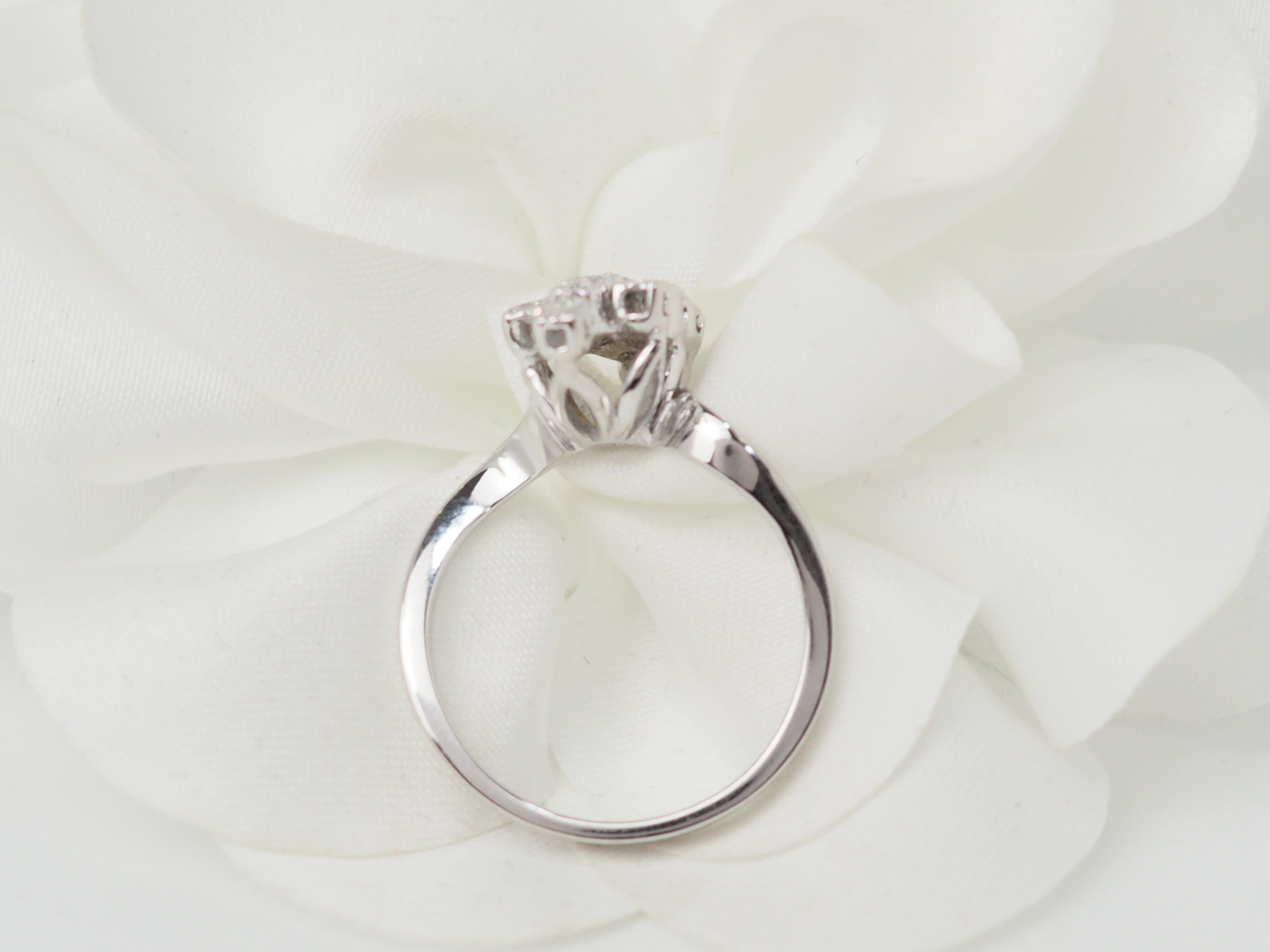 Bague vintage en or blanc et diamants