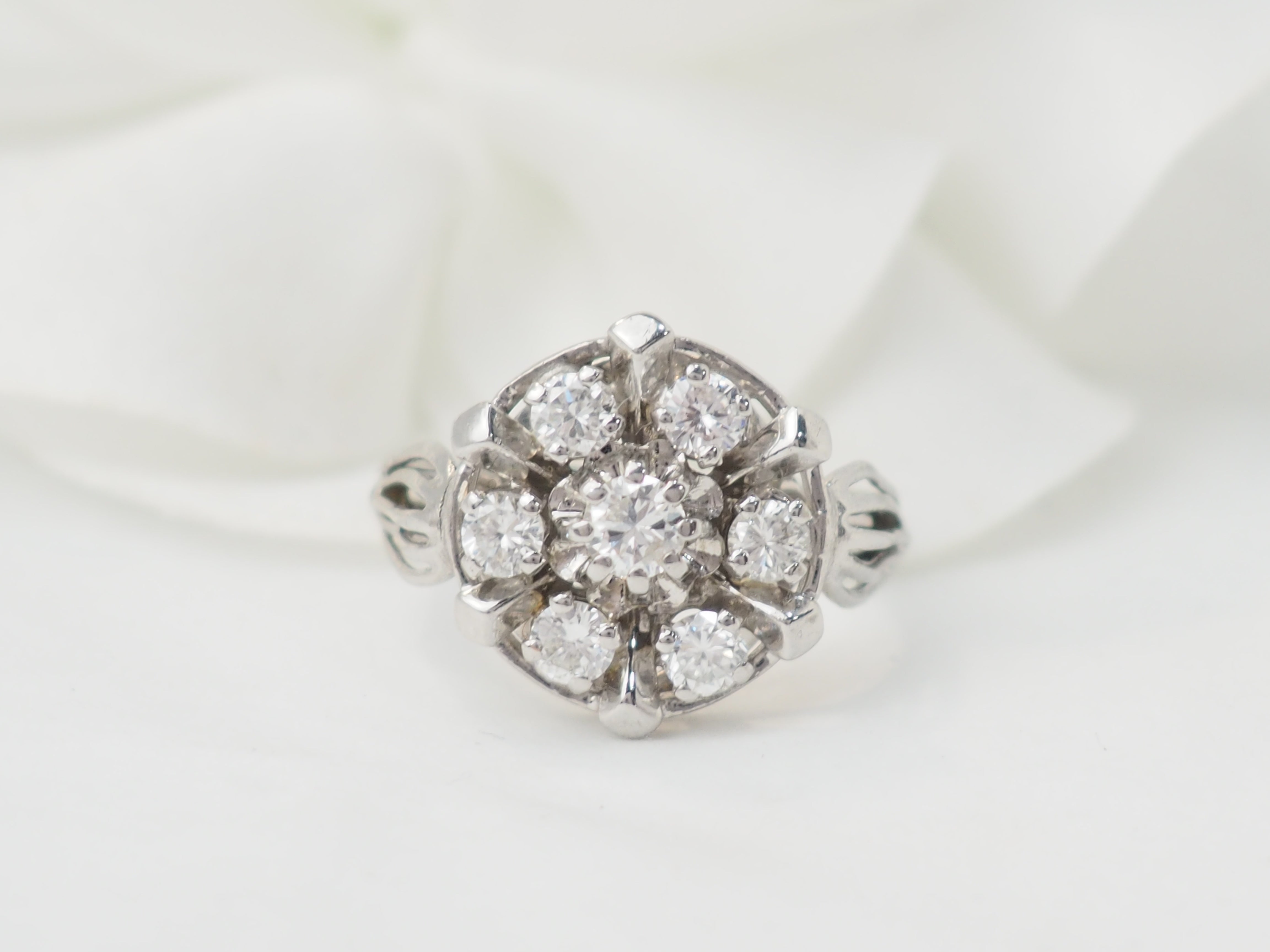 Bague-marguerite-diamants-or-blanc-vintage-maison-eloe