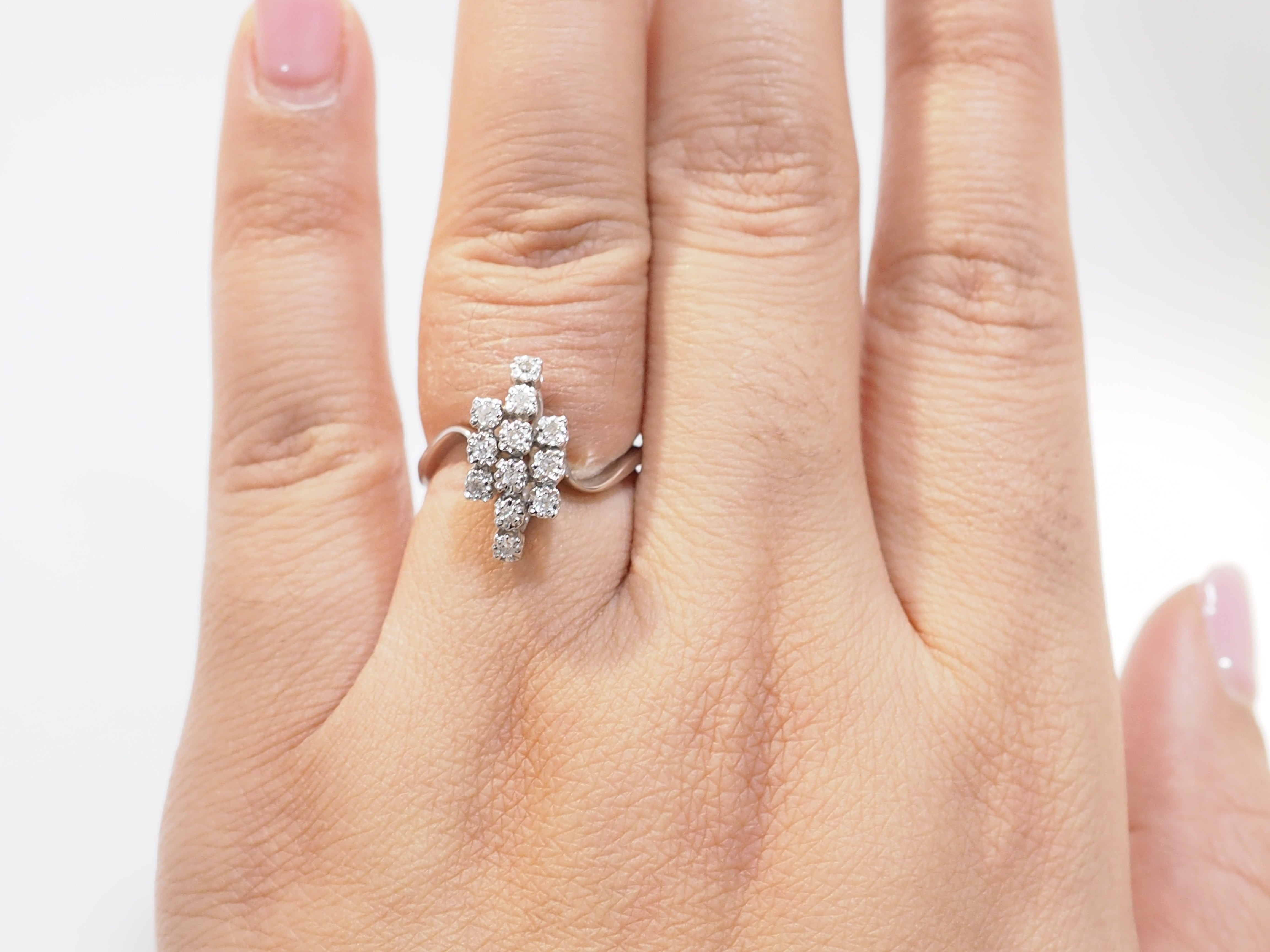 Bague vintage en or blanc et diamants