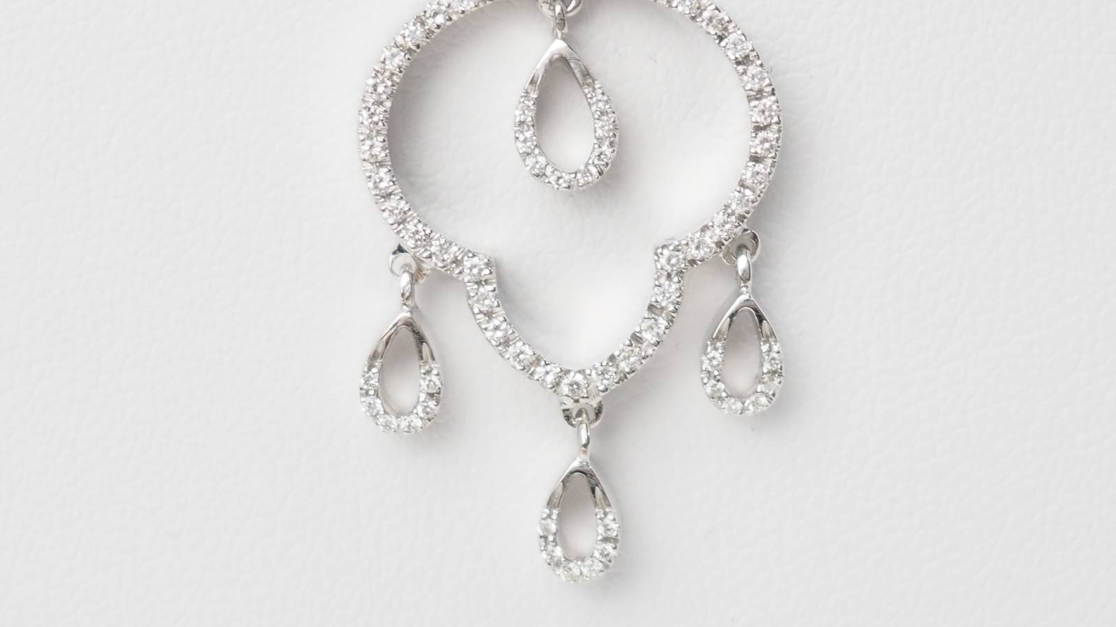 Collier en or blanc et diamants