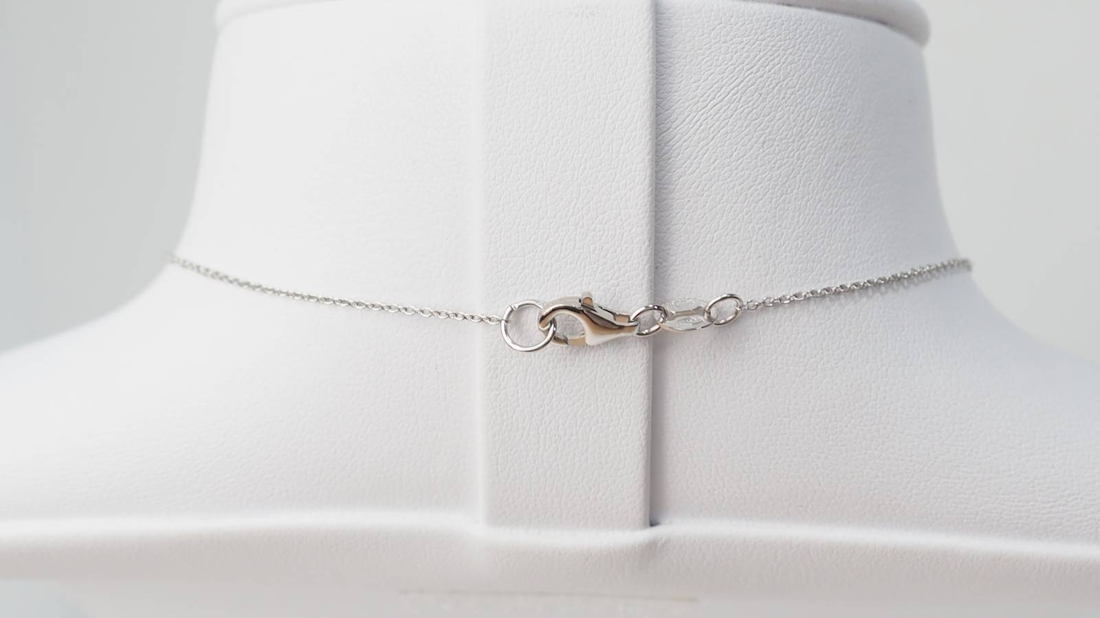 Collier en or blanc et diamants