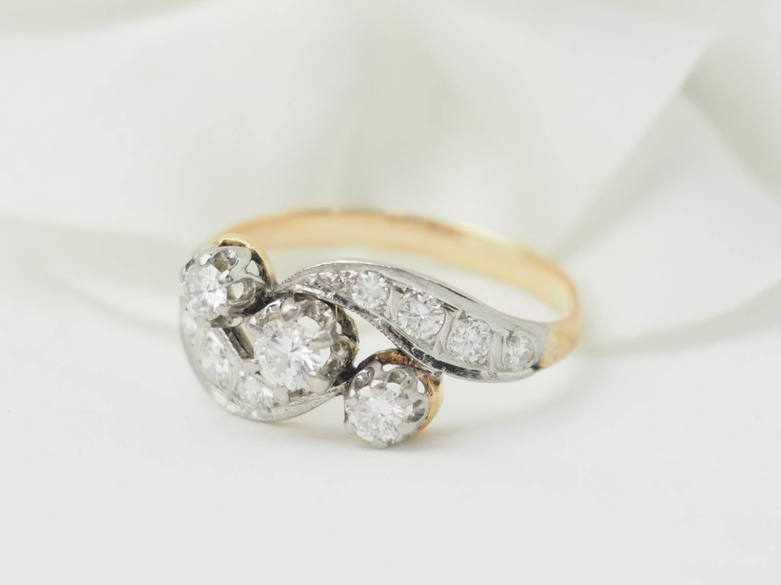 Bague ancienne en or bicolore et diamants