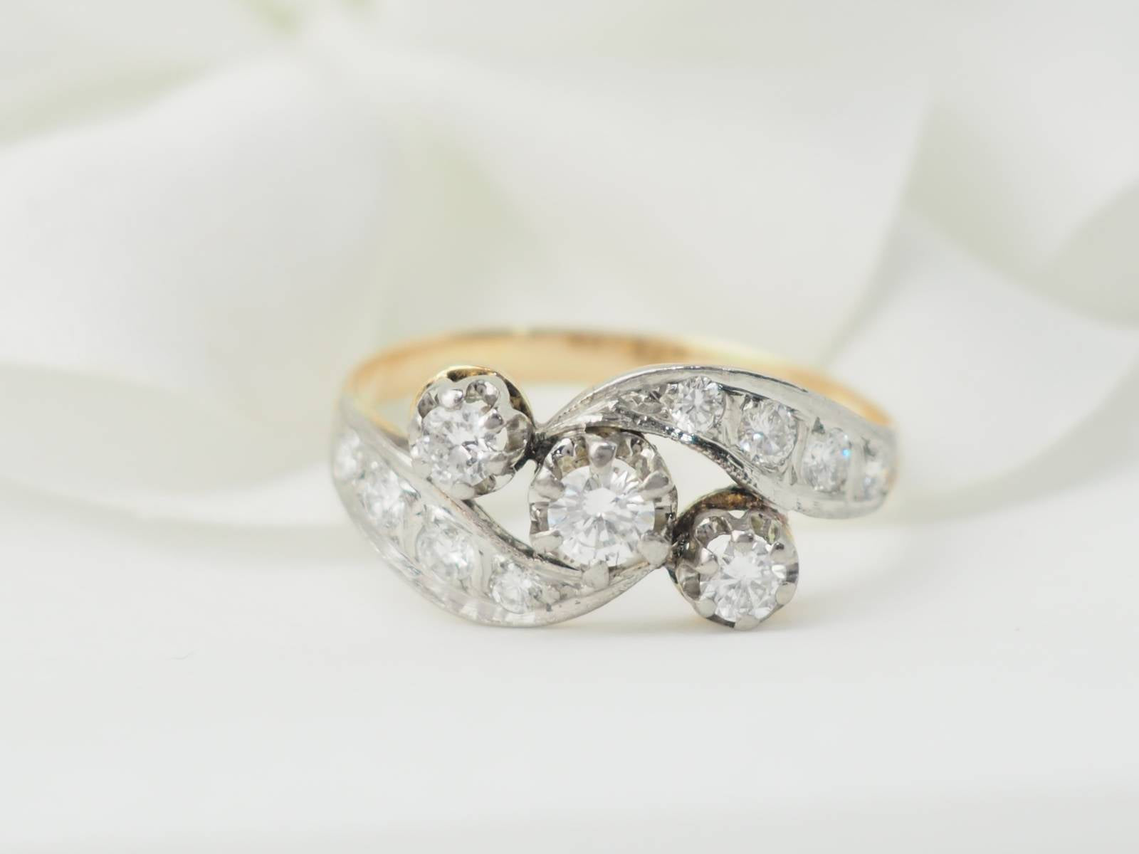 Bague ancienne en or bicolore et diamants