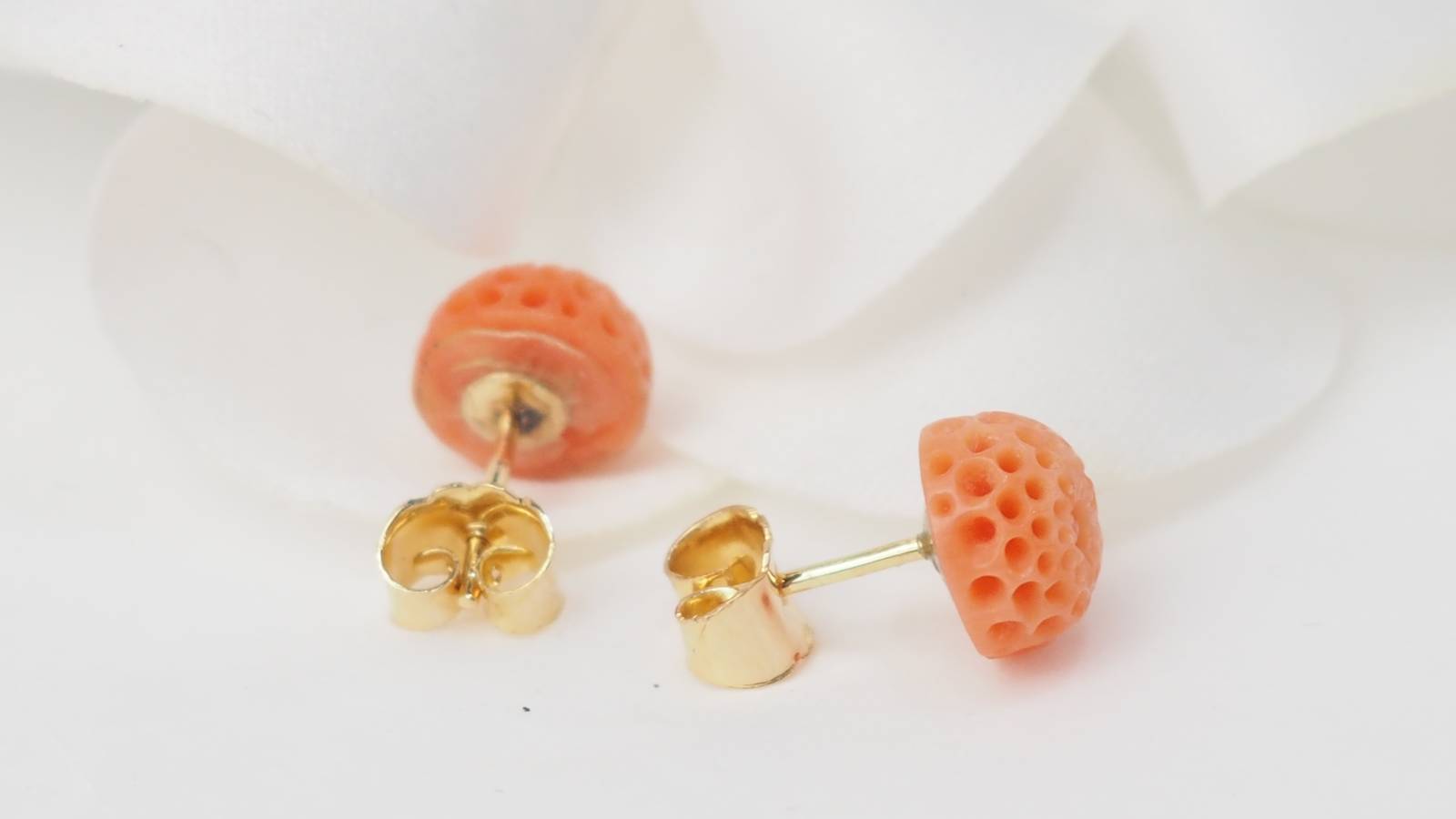 Boucles d'oreilles corail sculpté