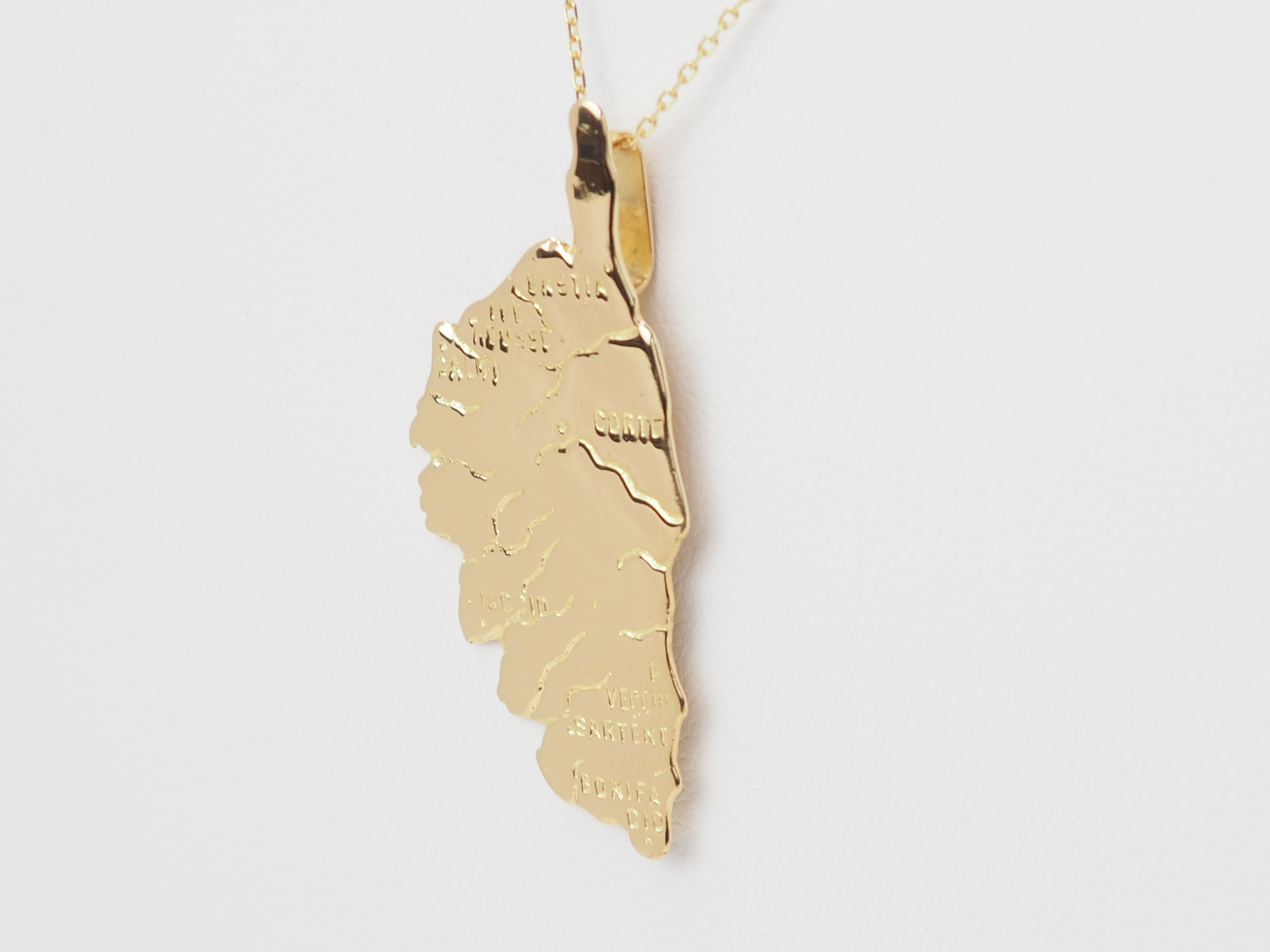 Pendentif carte de la Corse en or jaune