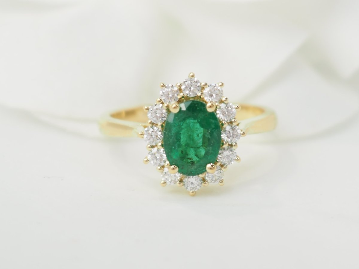 Bague marguerite en or jaune, émeraude et diamants - Maison Eloe