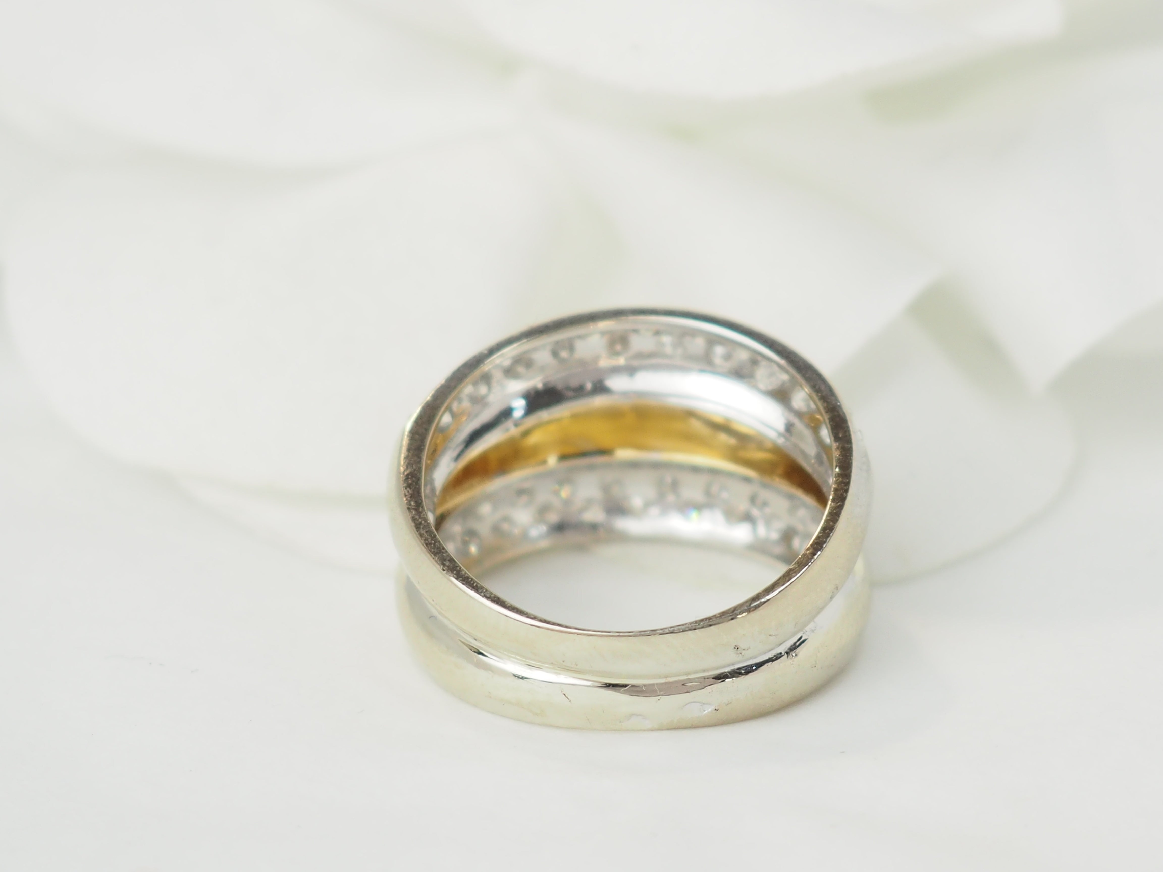 Bague triple joncs en or bicolore et diamants