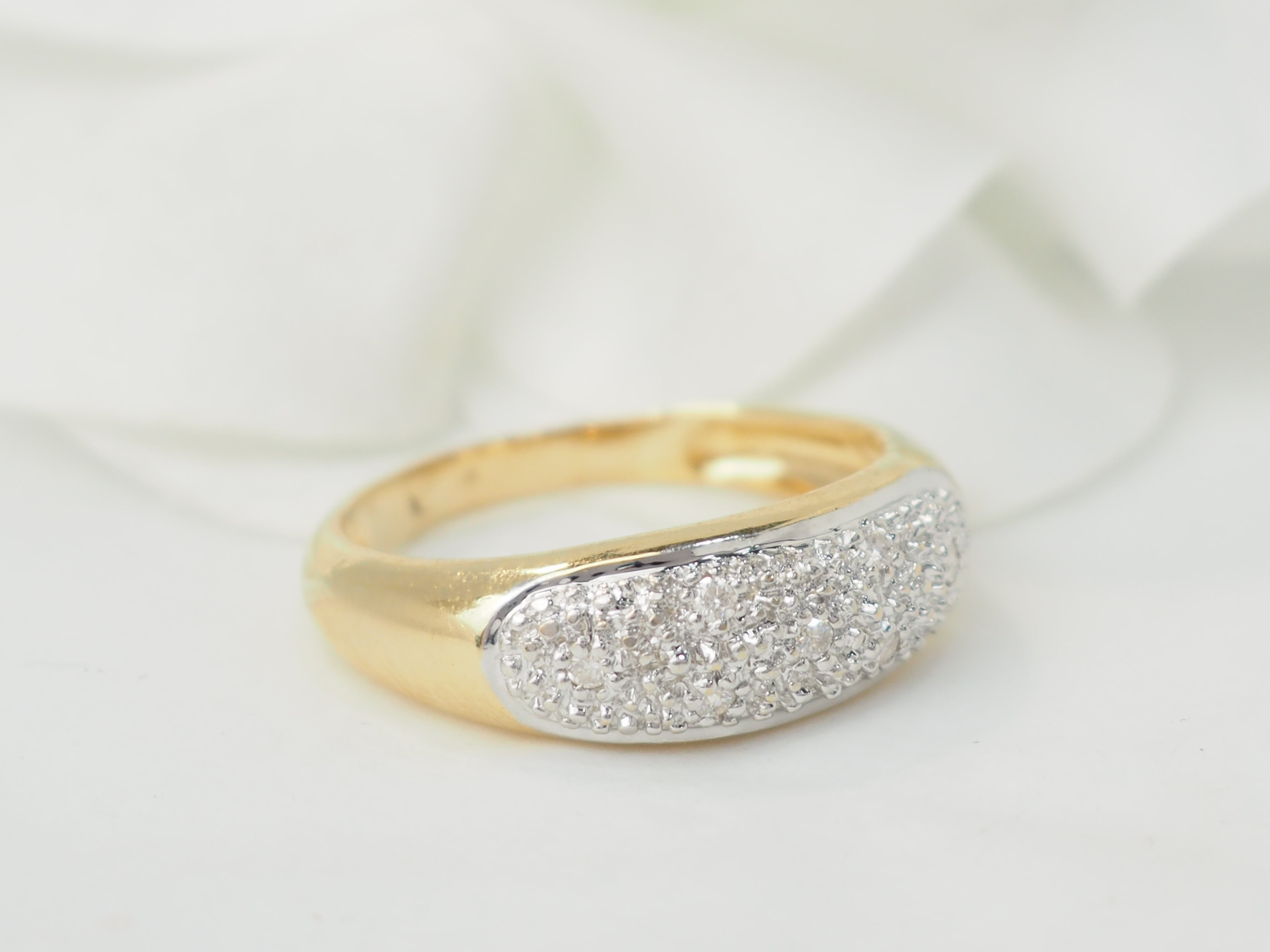 Bague jonc en or bicolore et diamants