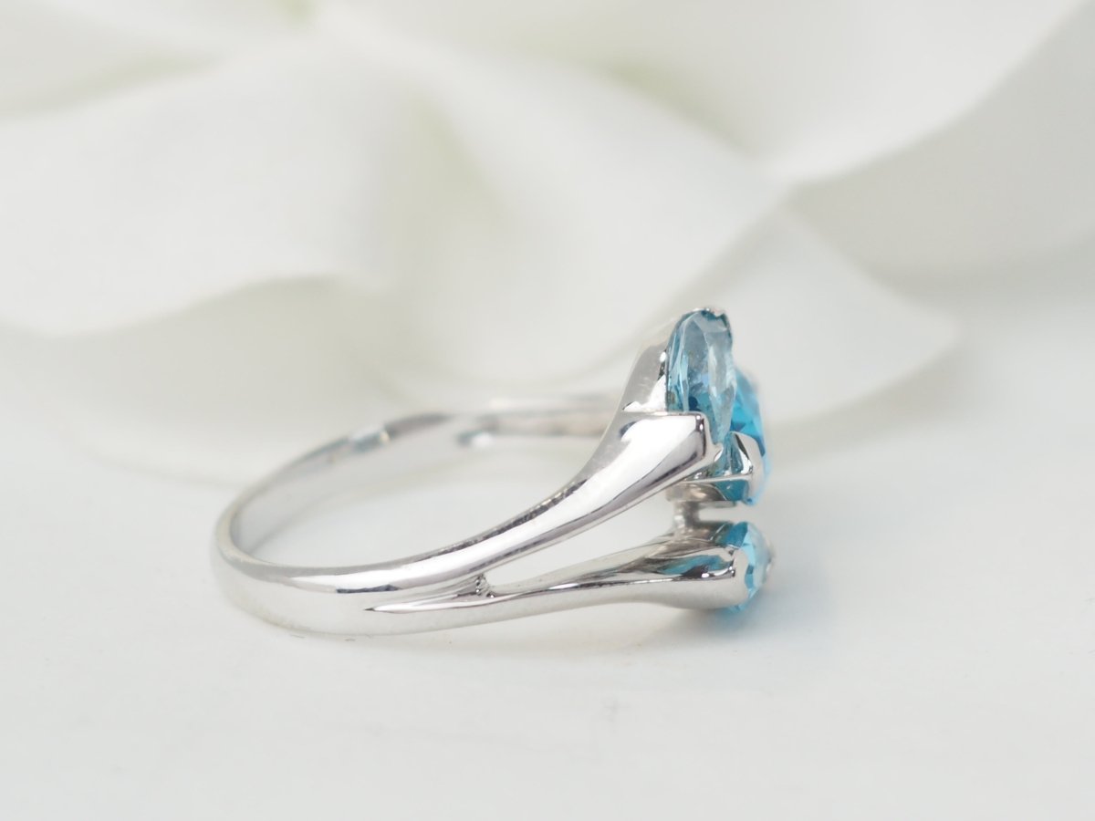 Bague en or blanc et topazes bleues - Maison Eloe