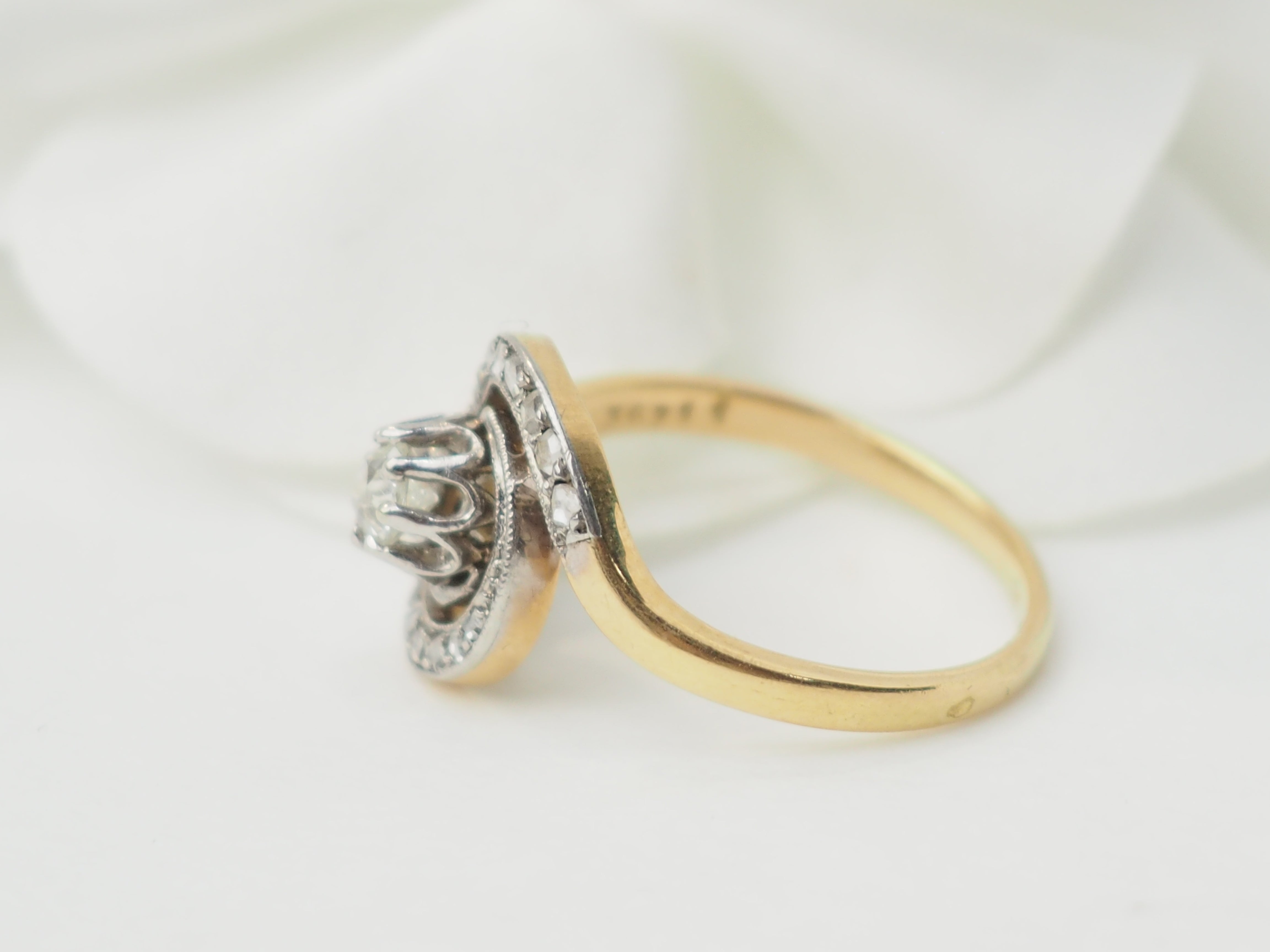 Boutons de manchette Hermès, or jaune.