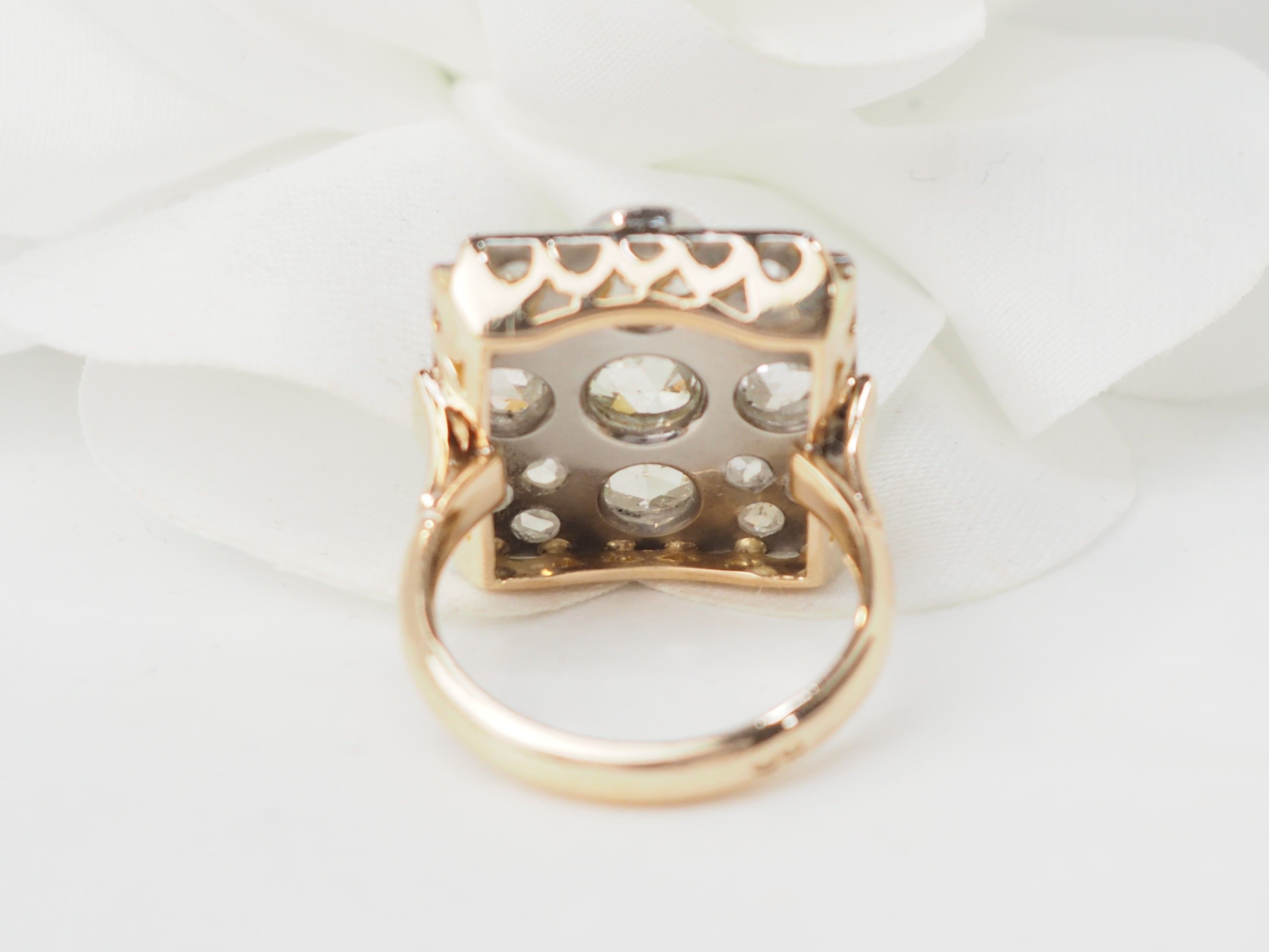 Bague ancienne en or jaune platine et diamants