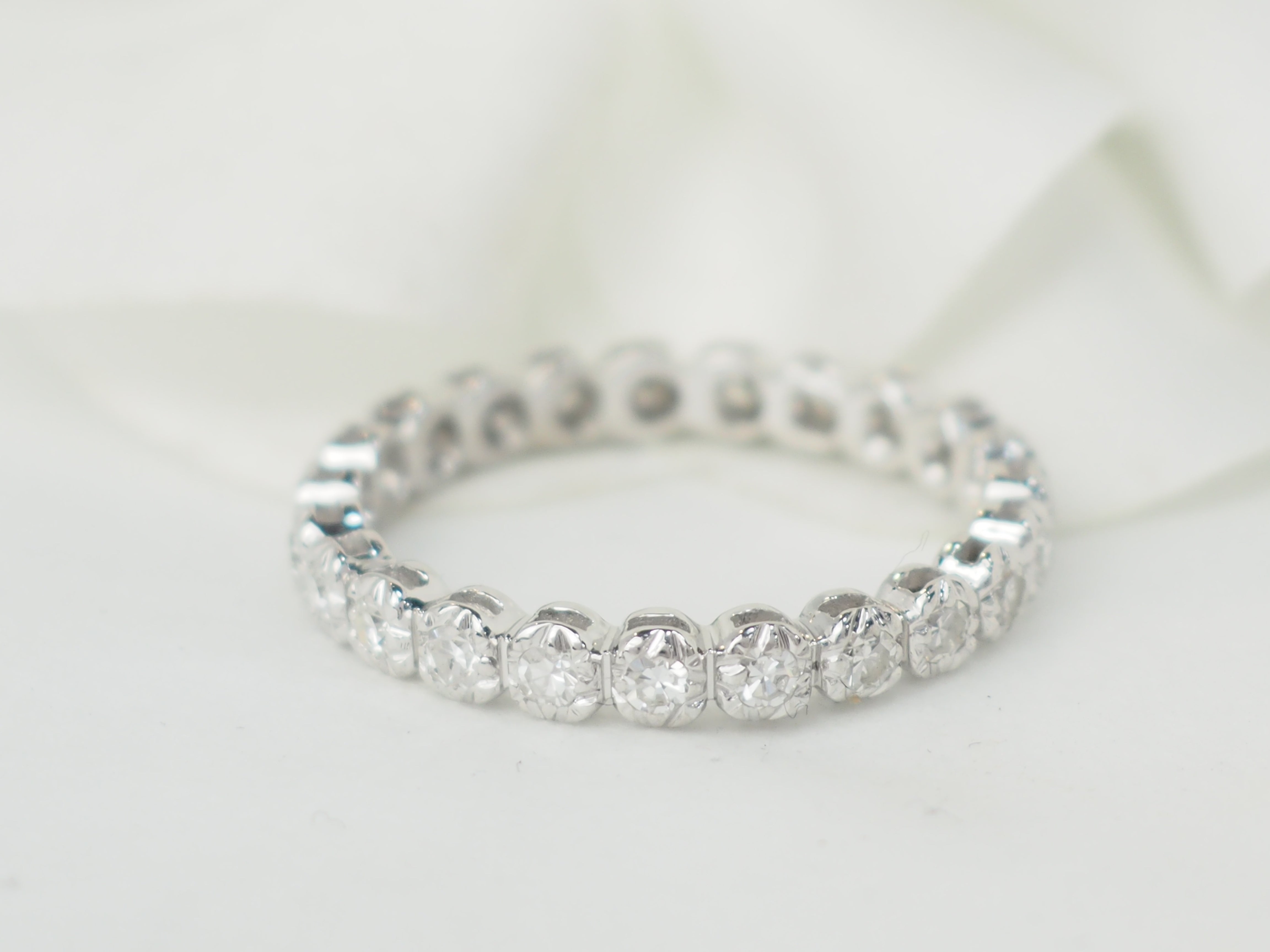 Bague or blanc, diamant 1,08 carat.