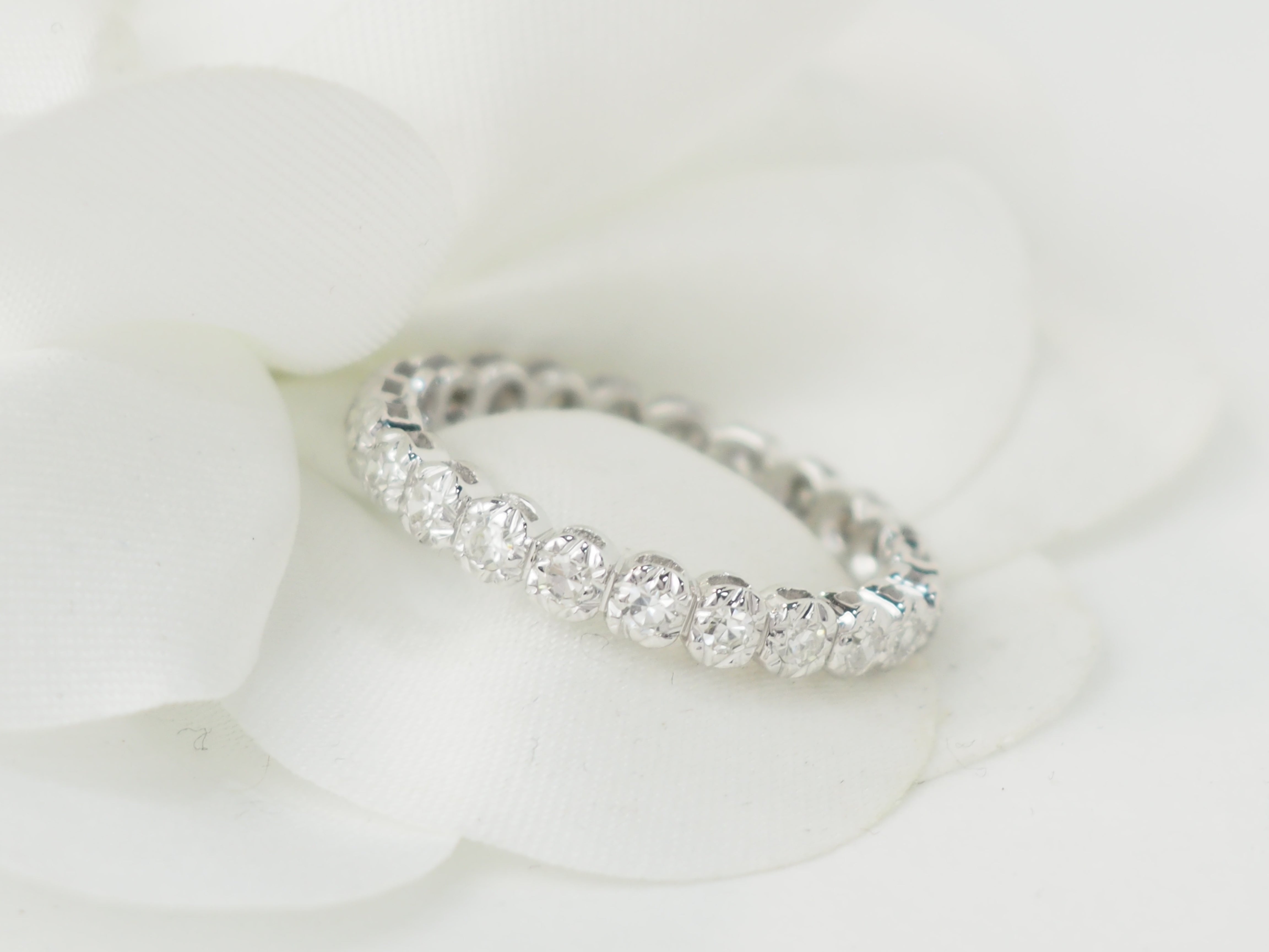 Bague or blanc, diamant 1,08 carat.