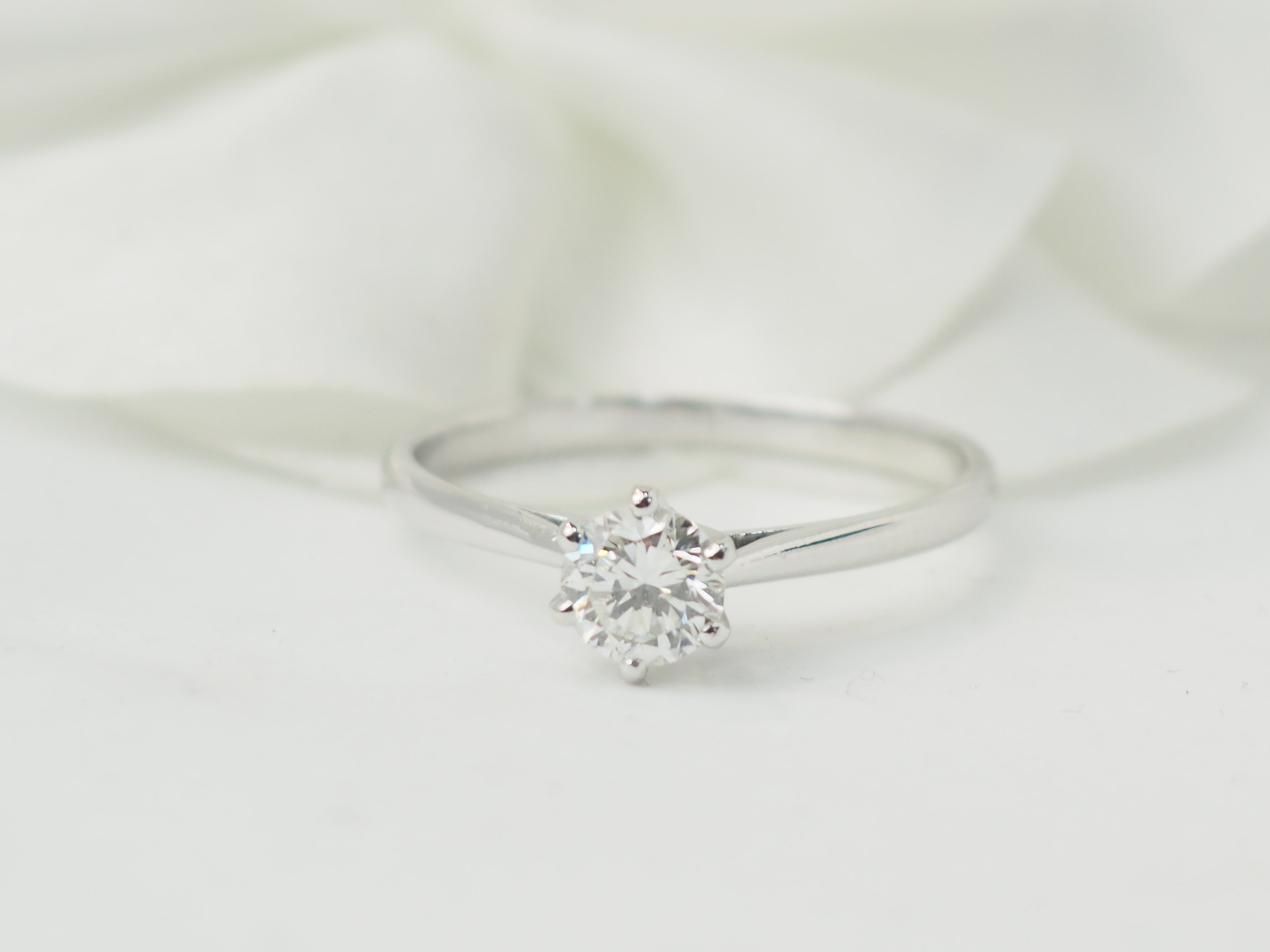 Solitaire en or blanc et diamants 0,50 ct