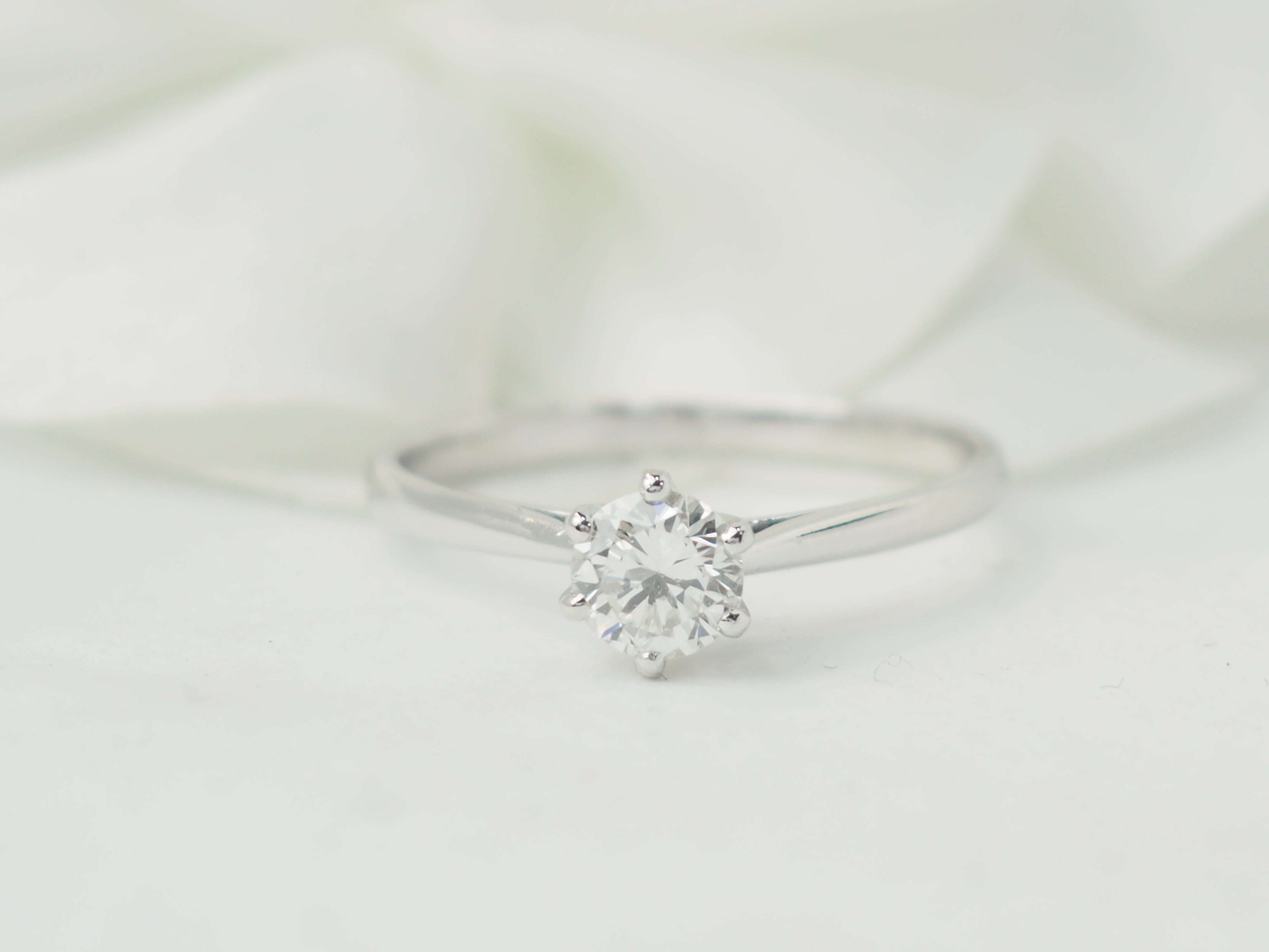 Solitaire en or blanc et diamants 0,50 ct