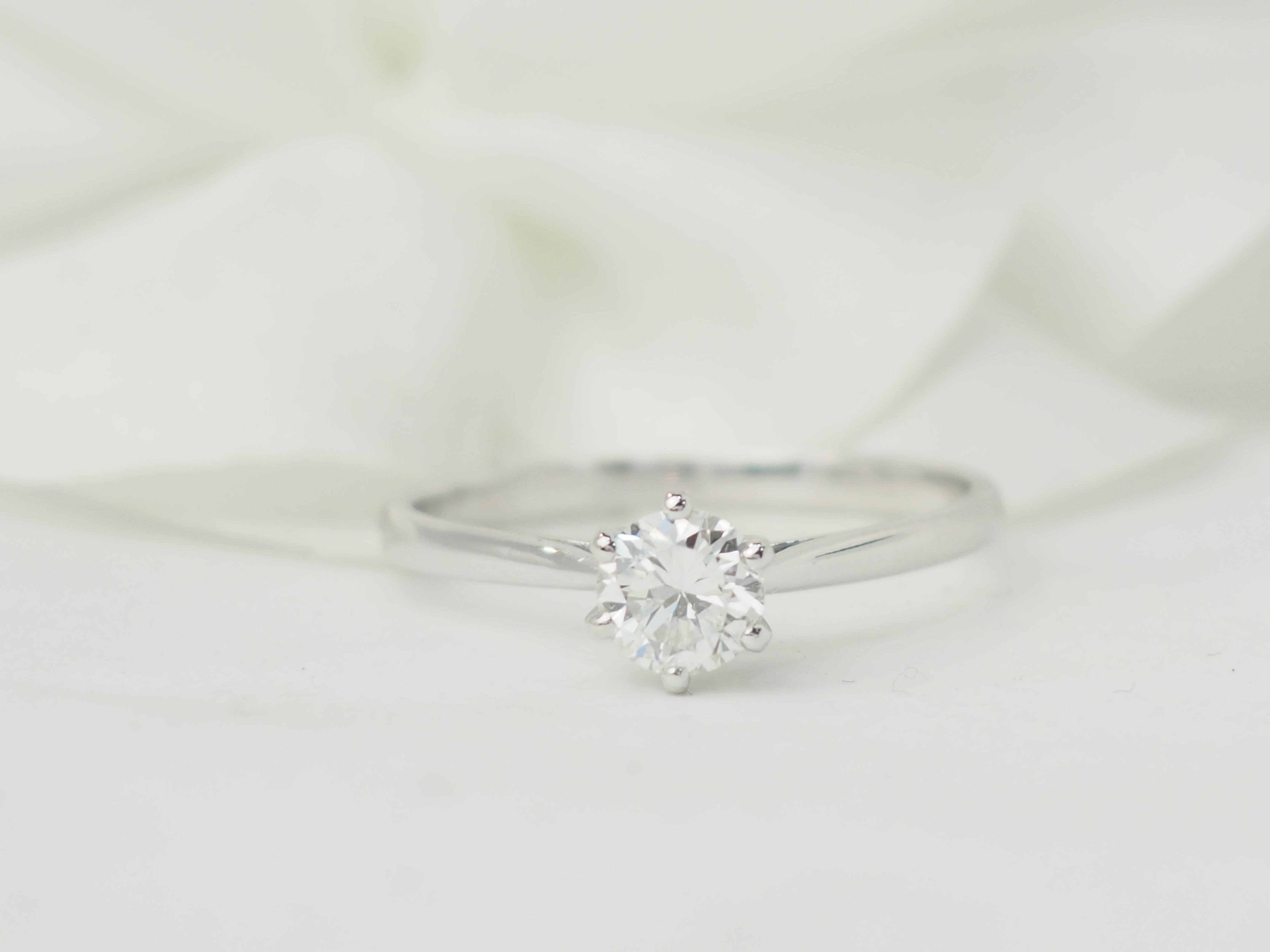 Solitaire en or blanc et diamants 0,50 ct