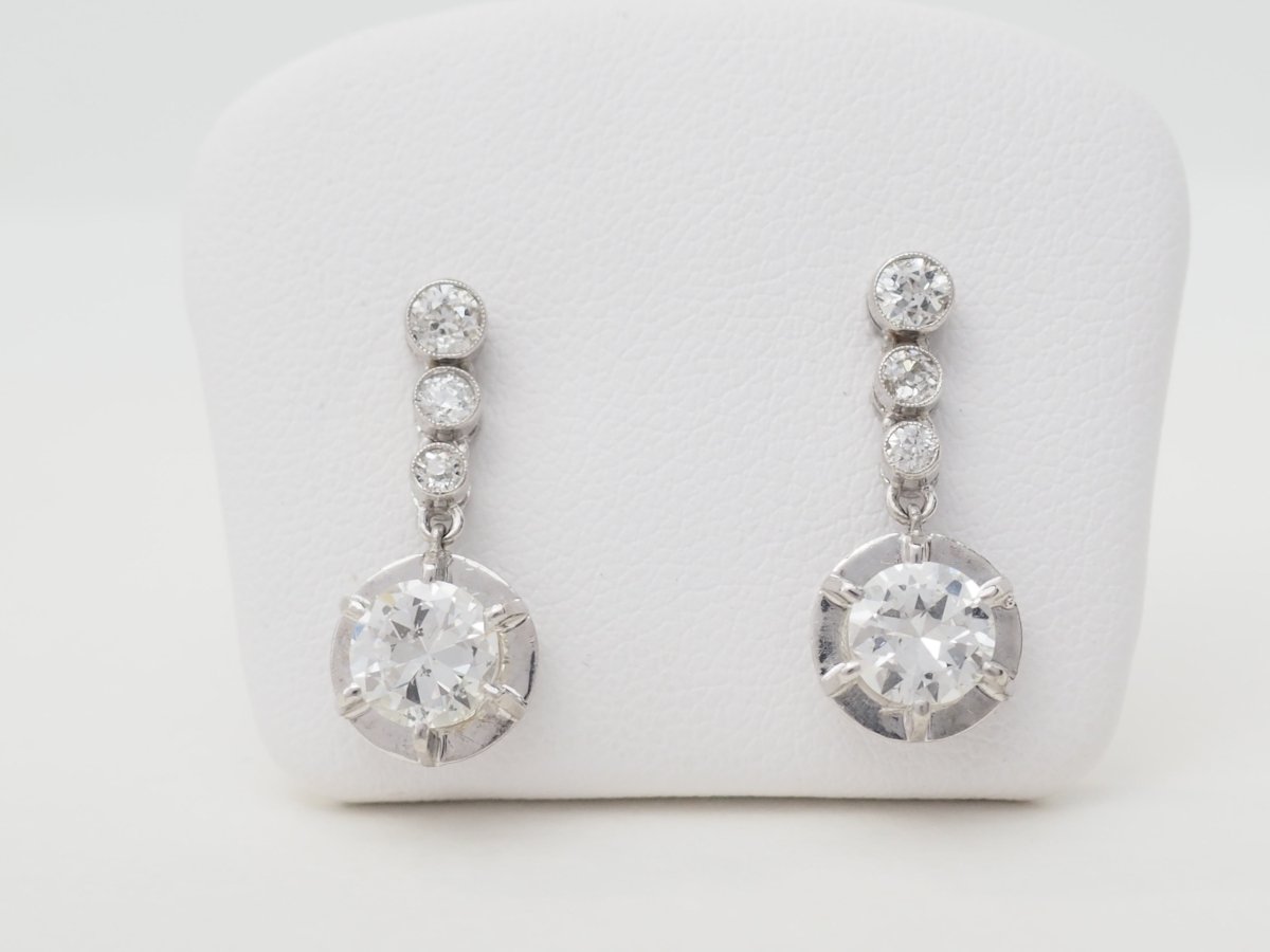 Paire de dormeuses anciennes en or blanc et diamants - Maison Eloe