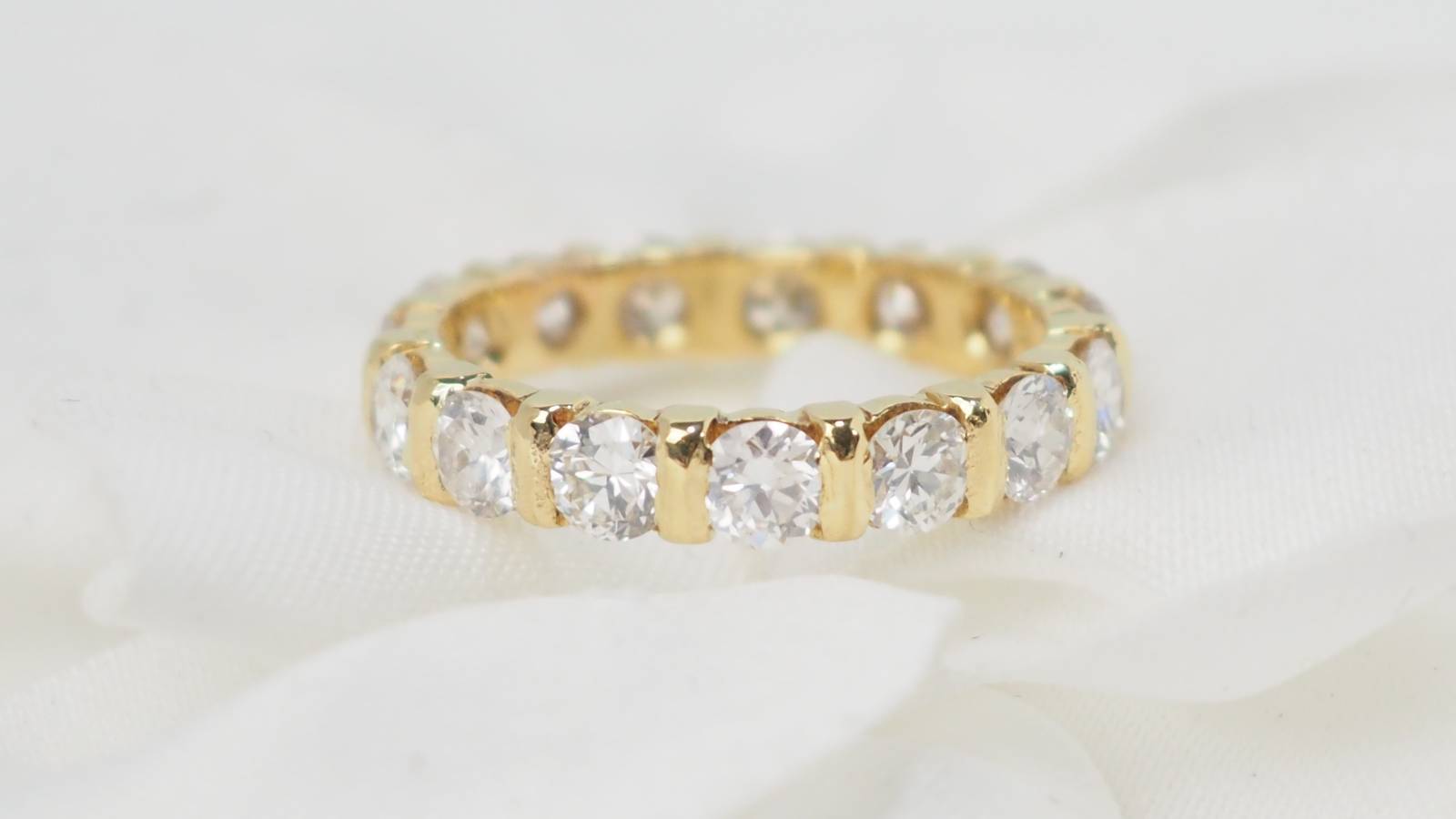 Alliance américaine en or jaune et diamants 2,40cts