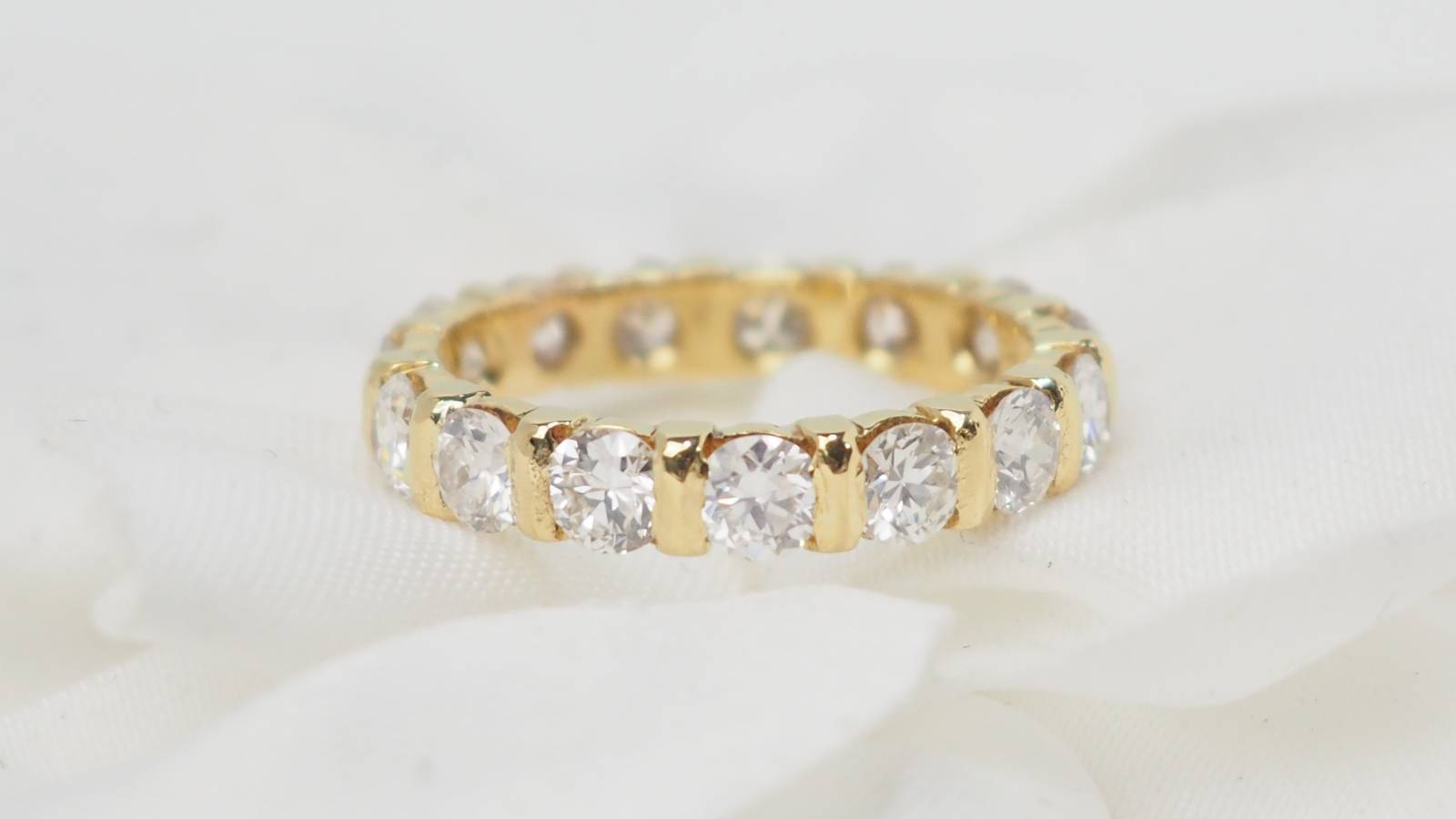 Alliance américaine en or jaune et diamants 2,40cts