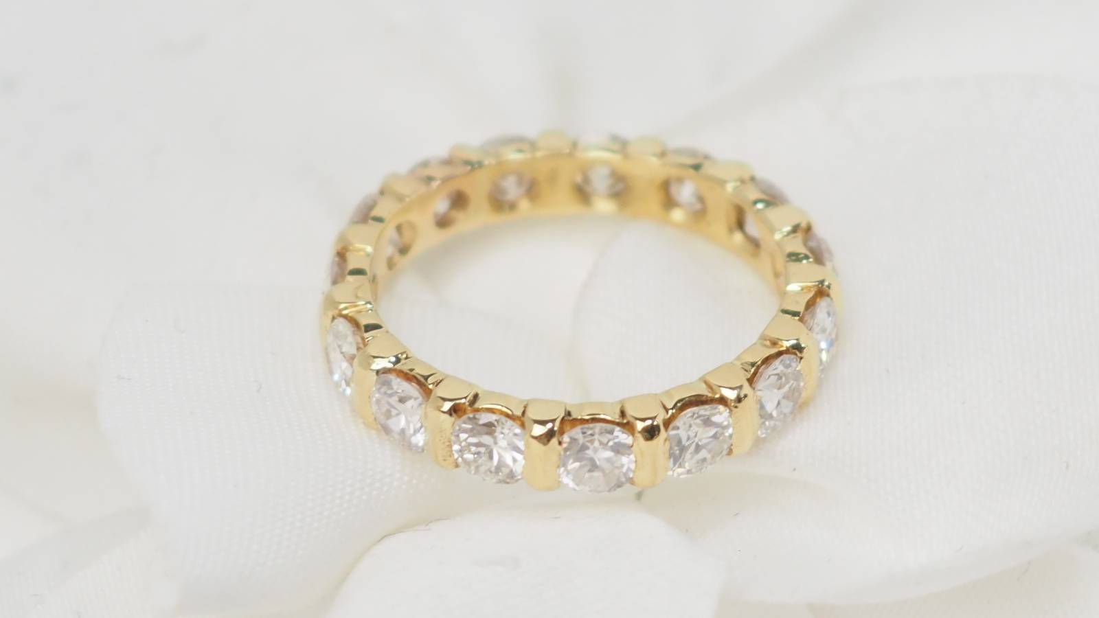 Alliance américaine en or jaune et diamants 2,40cts